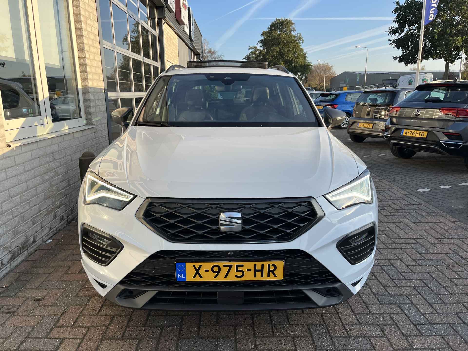 SEAT Ateca 1.5 TSI FR Business Intense / AUTOMAAT/ TREKHAAK/ PANO/ BEATS AUDIO/ DCC/ 360 CAMERA/ LED/ KEYLESS/ MEMORY SEATS/ DODE HOEK/ STOEL EN STUUR VERWARM./ VIRTUAL COCKPIT/ ADAPT. CRUISE/ APP CONNECT/ NAVI/ CLIMA/ DAB/ - 33/41