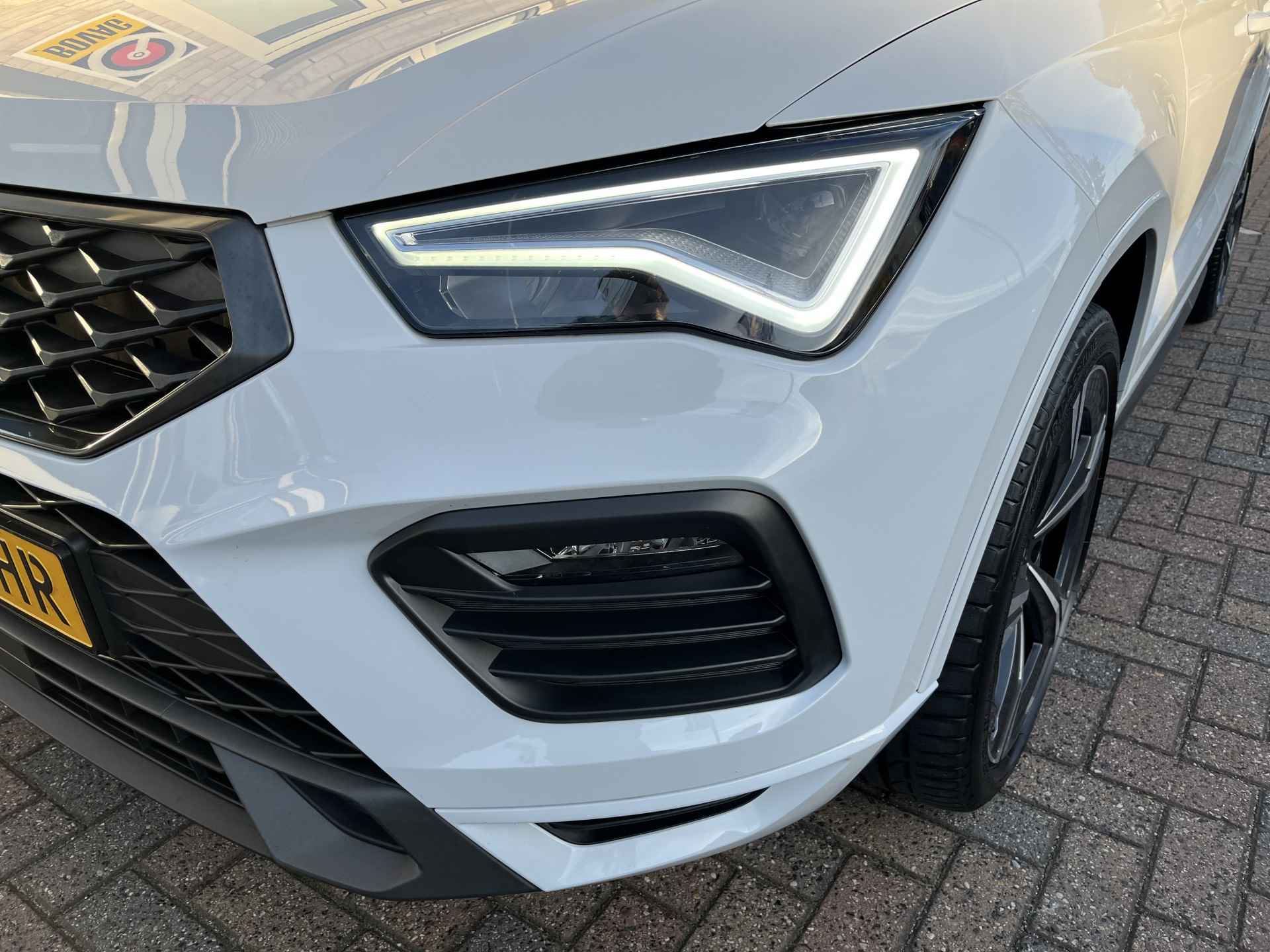 SEAT Ateca 1.5 TSI FR Business Intense / AUTOMAAT/ TREKHAAK/ PANO/ BEATS AUDIO/ DCC/ 360 CAMERA/ LED/ KEYLESS/ MEMORY SEATS/ DODE HOEK/ STOEL EN STUUR VERWARM./ VIRTUAL COCKPIT/ ADAPT. CRUISE/ APP CONNECT/ NAVI/ CLIMA/ DAB/ - 39/41