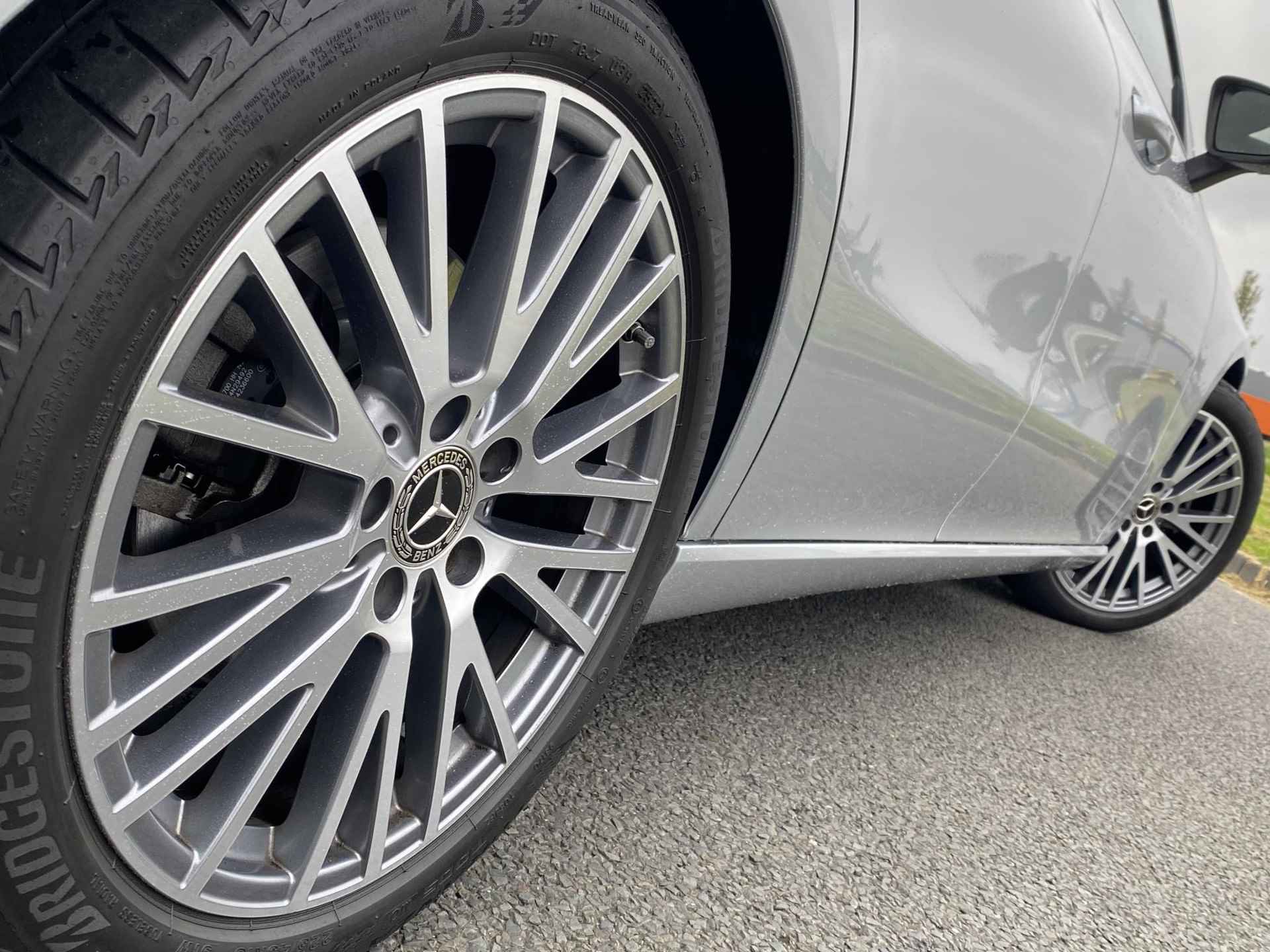 Mercedes-Benz CLA-Klasse 180 Shooting Brake Luxury Line | Premium pakket | EASY-PACK-achterklep | Stoelverwarming voor | DISTRONIC | Panorama-schuifdak - 12/55