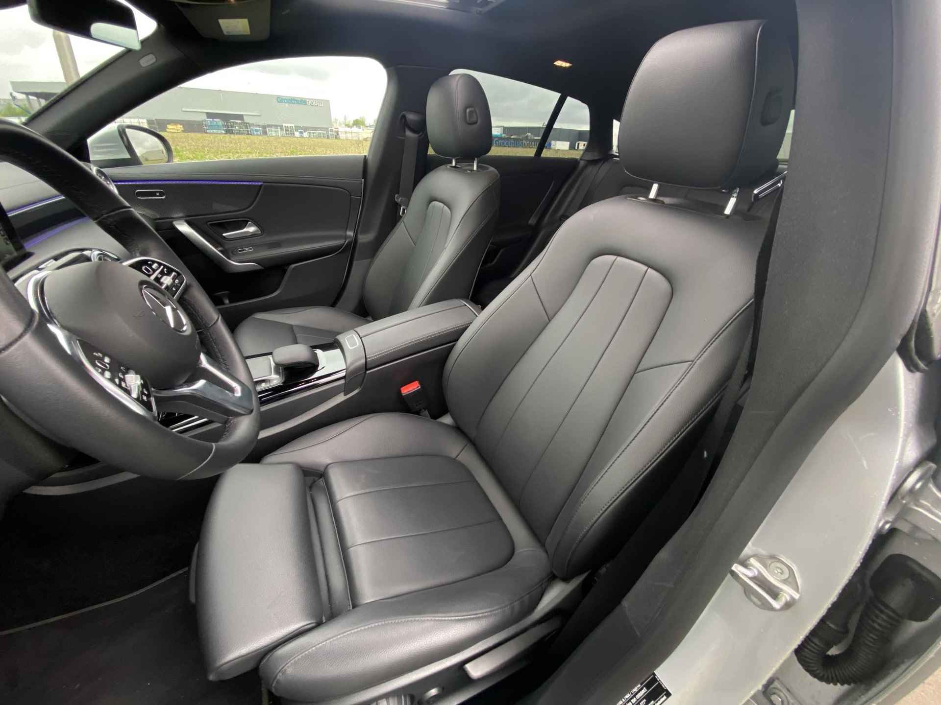 Mercedes-Benz CLA-Klasse 180 Shooting Brake Luxury Line | Premium pakket | EASY-PACK-achterklep | Stoelverwarming voor | DISTRONIC | Panorama-schuifdak - 17/55