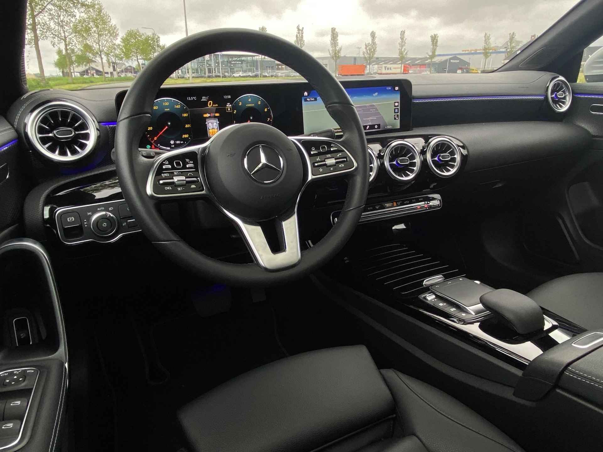 Mercedes-Benz CLA-Klasse 180 Shooting Brake Luxury Line | Premium pakket | EASY-PACK-achterklep | Stoelverwarming voor | DISTRONIC | Panorama-schuifdak - 34/55