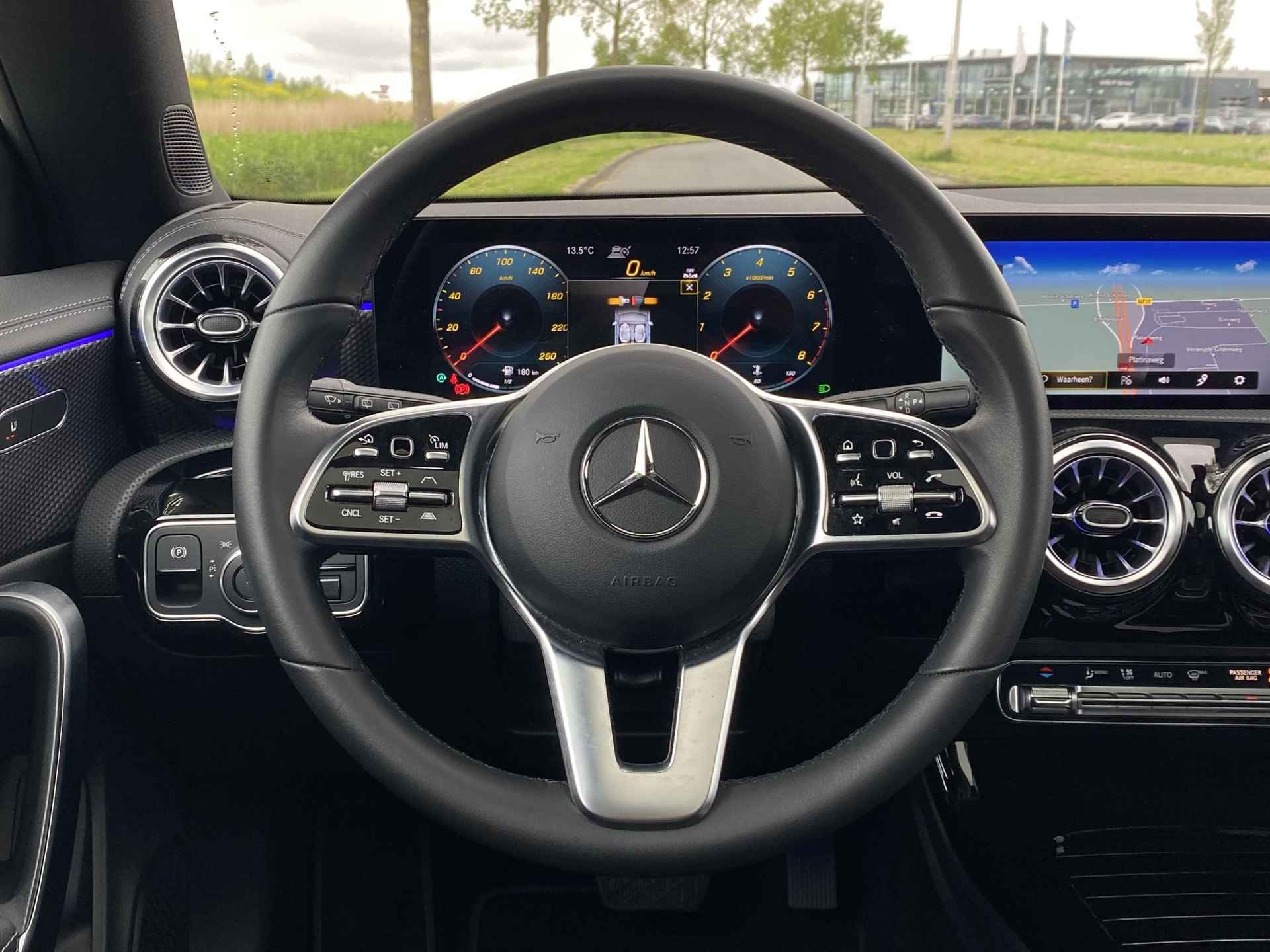 Mercedes-Benz CLA-Klasse 180 Shooting Brake Luxury Line | Premium pakket | EASY-PACK-achterklep | Stoelverwarming voor | DISTRONIC | Panorama-schuifdak - 35/55