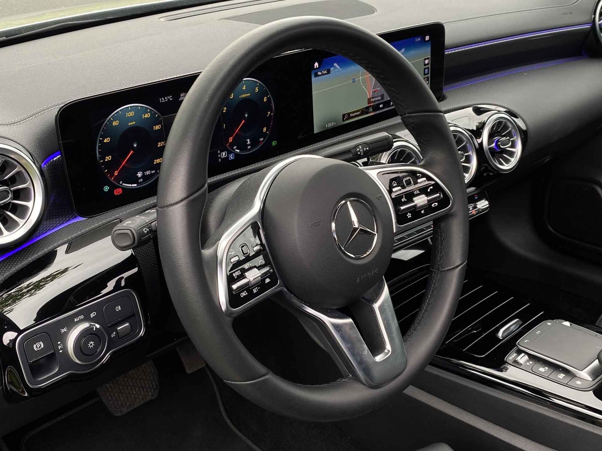 Mercedes-Benz CLA-Klasse 180 Shooting Brake Luxury Line | Premium pakket | EASY-PACK-achterklep | Stoelverwarming voor | DISTRONIC | Panorama-schuifdak - 37/55