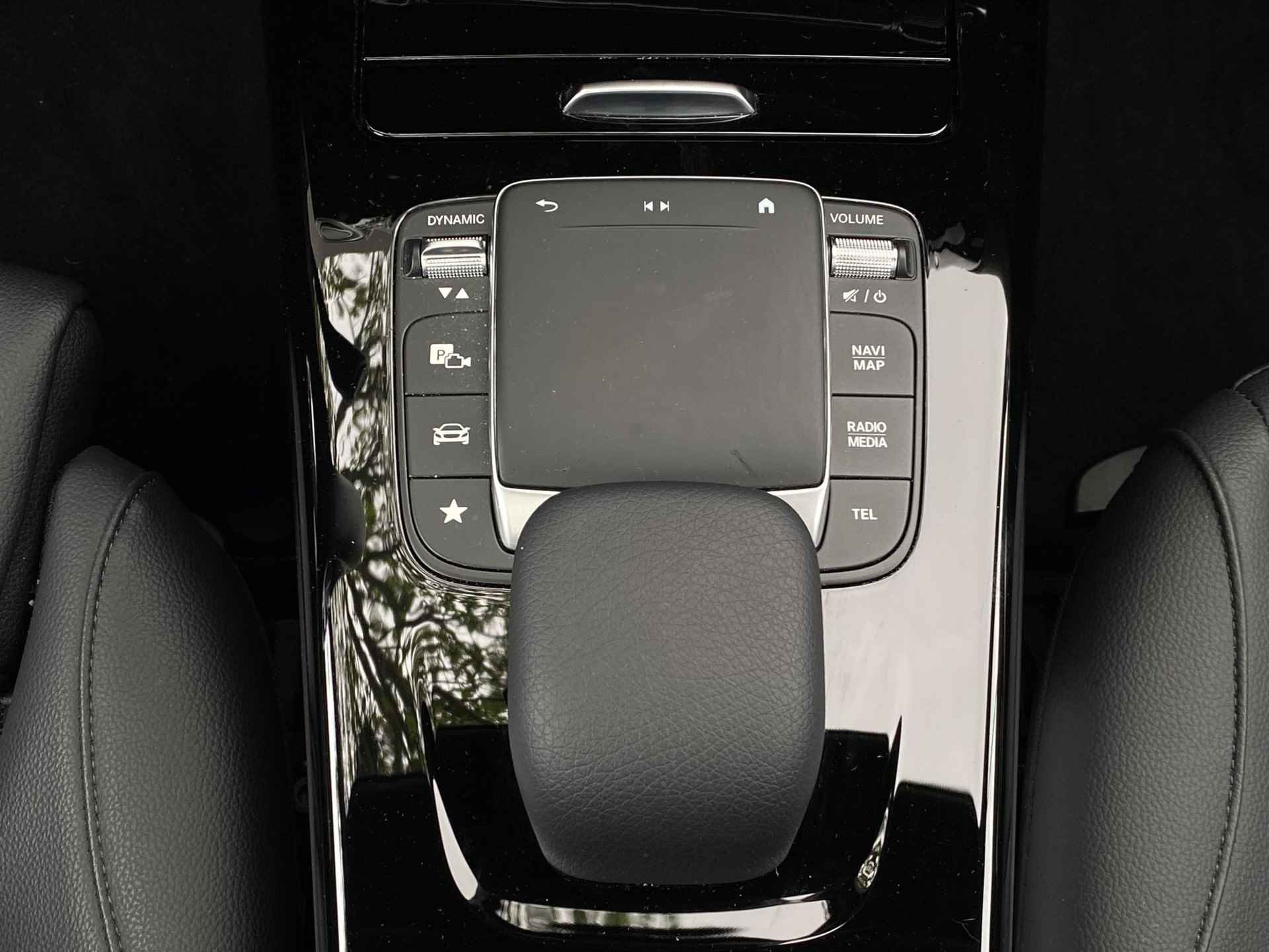 Mercedes-Benz CLA-Klasse 180 Shooting Brake Luxury Line | Premium pakket | EASY-PACK-achterklep | Stoelverwarming voor | DISTRONIC | Panorama-schuifdak - 40/55