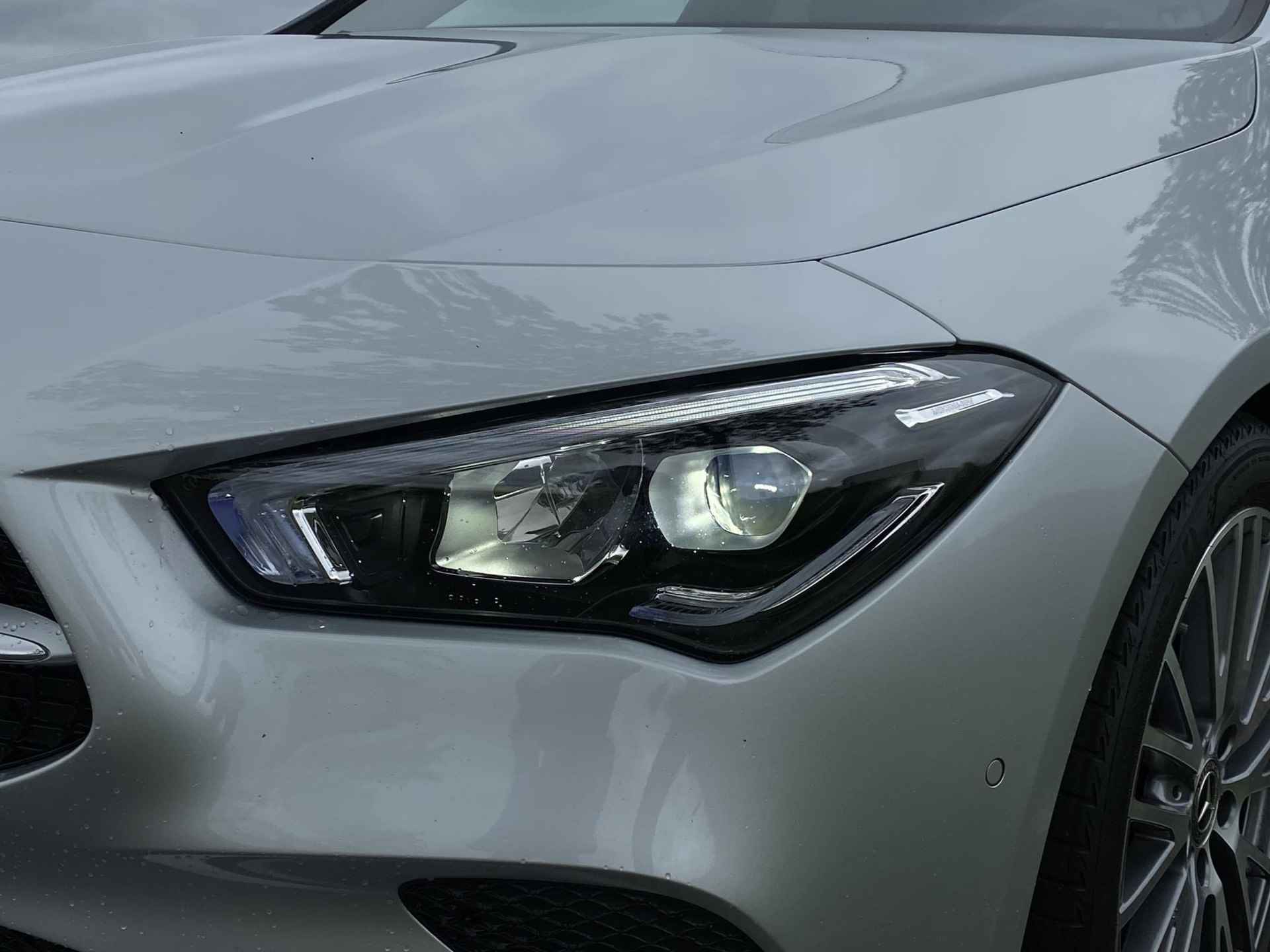 Mercedes-Benz CLA-Klasse 180 Shooting Brake Luxury Line | Premium pakket | EASY-PACK-achterklep | Stoelverwarming voor | DISTRONIC | Panorama-schuifdak - 50/55