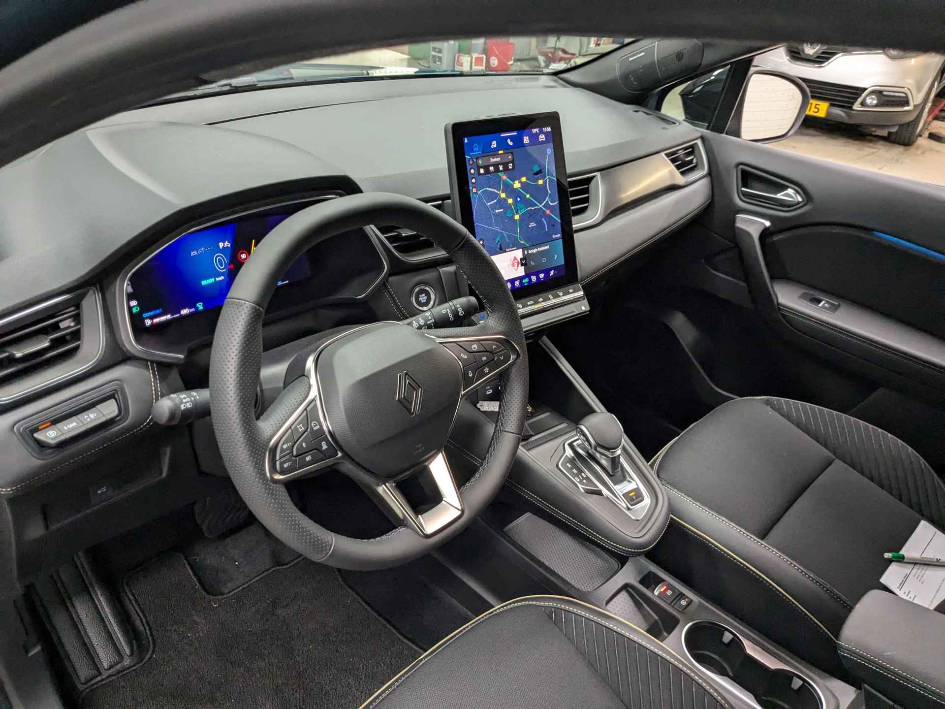 Renault Symbioz 1.6 E-Tech hybrid 145 iconic Automaat / Navigatie groot scherm / Apple Carplay Android Auto / 19" Lichtmetalen wielen / - 2/27