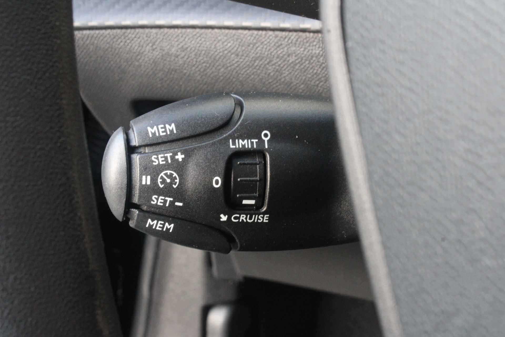 Peugeot 208 1.2 75-PK Active LICHTMETALEN VELGEN | AIRCO | RADIO | BLUETHOOTH | CRUISE CONTROL | DAB - 19/23