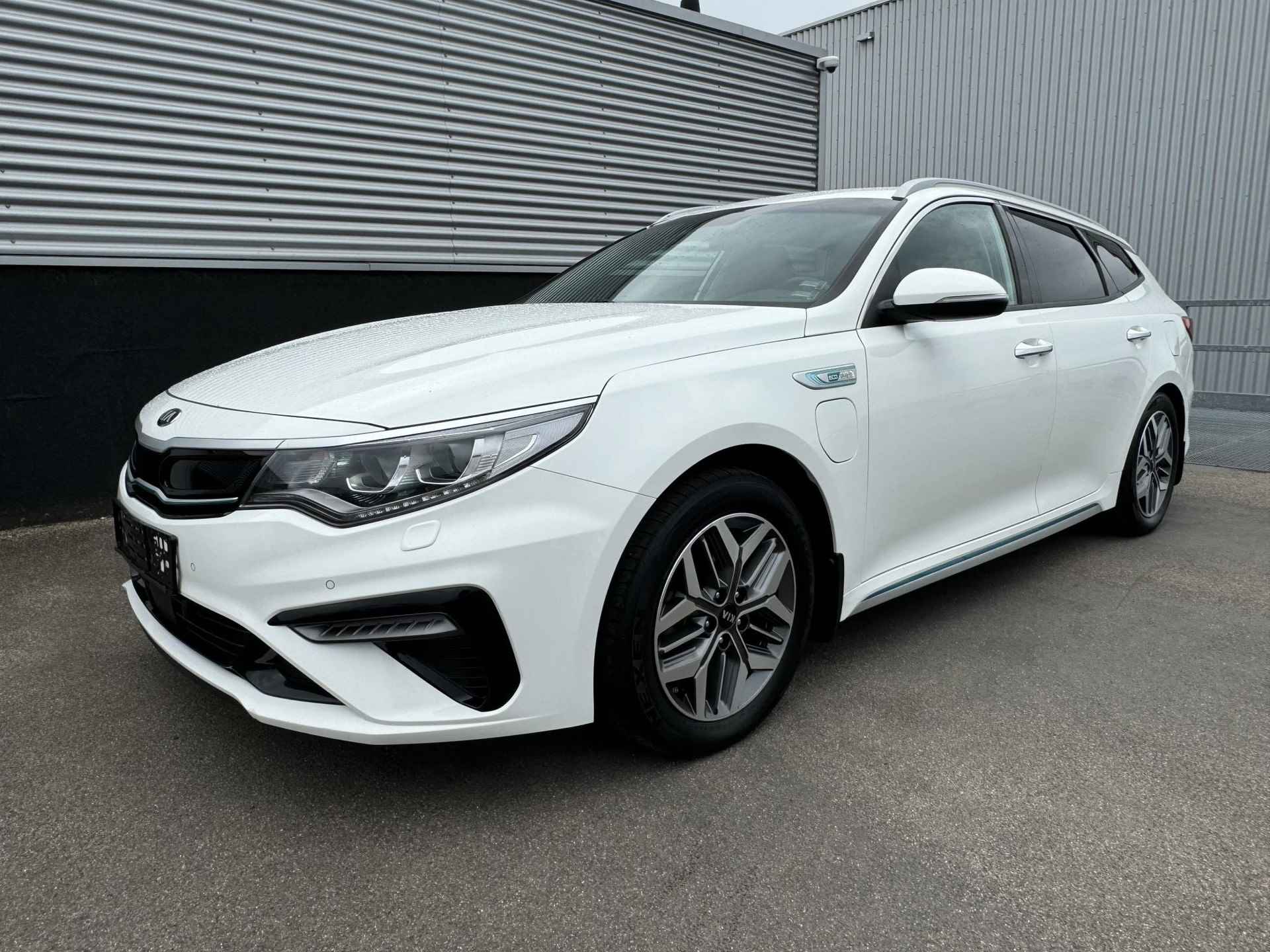 Kia Optima Sportswagon 2.0 GDI PHEV ExecutiveLine Navigatie, Lederen bekleding, Trekhaak, Elektrische stoel + Geheugen, Stoelkoeling + Verwarming, Stuurwielverwarming - 3/39