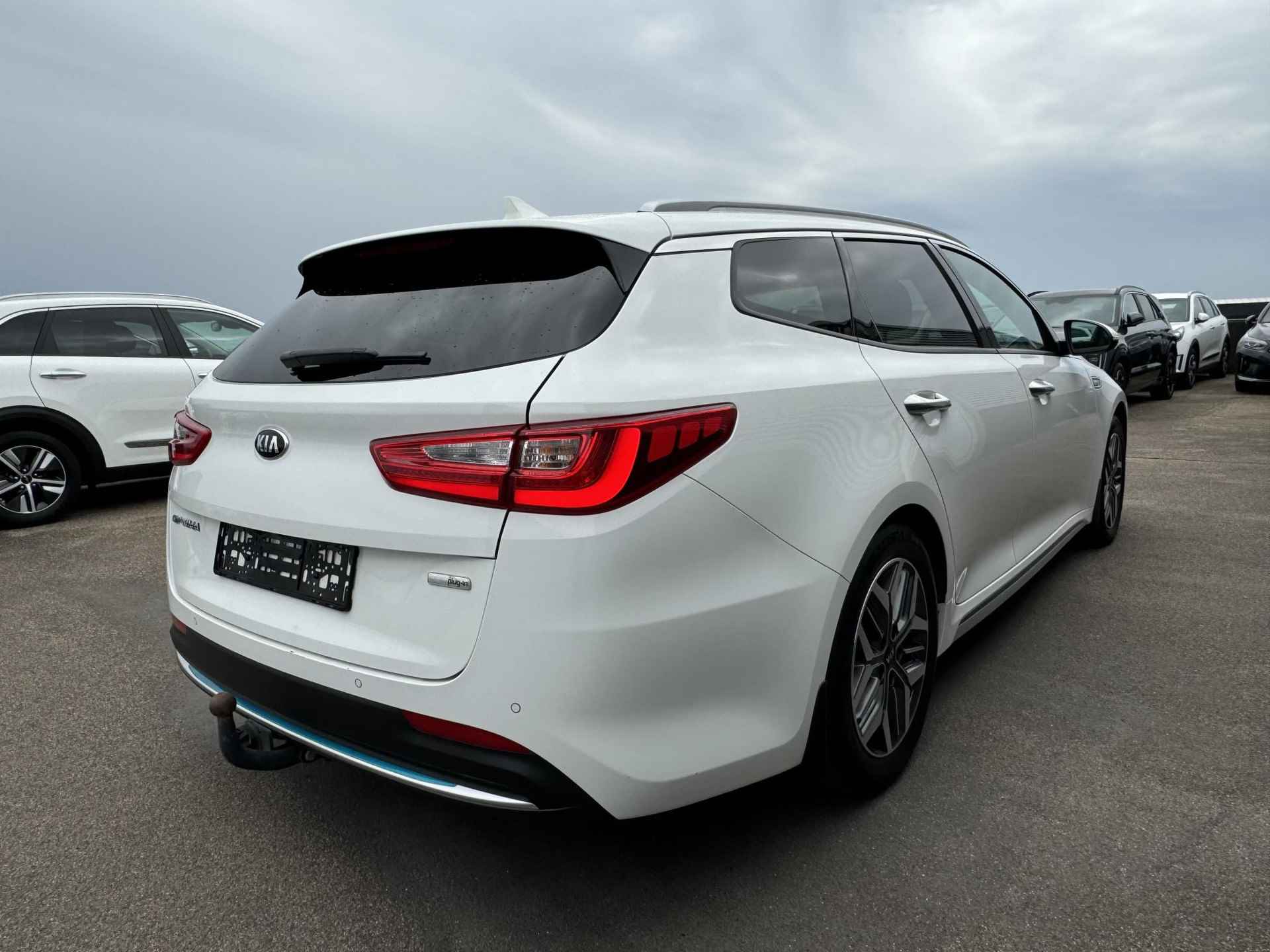 Kia Optima Sportswagon 2.0 GDI PHEV ExecutiveLine Navigatie, Lederen bekleding, Trekhaak, Elektrische stoel + Geheugen, Stoelkoeling + Verwarming, Stuurwielverwarming - 7/39