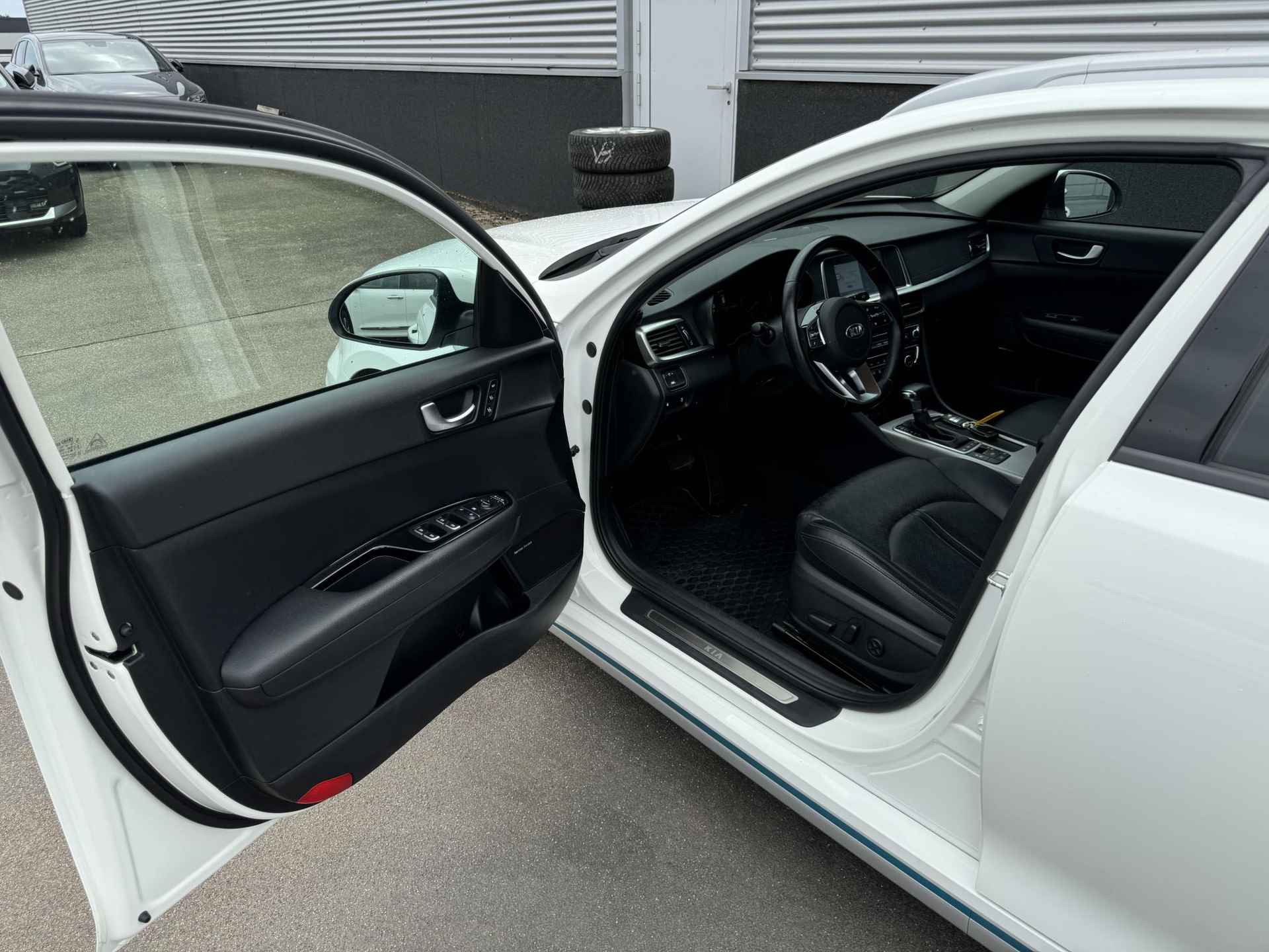 Kia Optima Sportswagon 2.0 GDI PHEV ExecutiveLine Navigatie, Lederen bekleding, Trekhaak, Elektrische stoel + Geheugen, Stoelkoeling + Verwarming, Stuurwielverwarming - 17/39