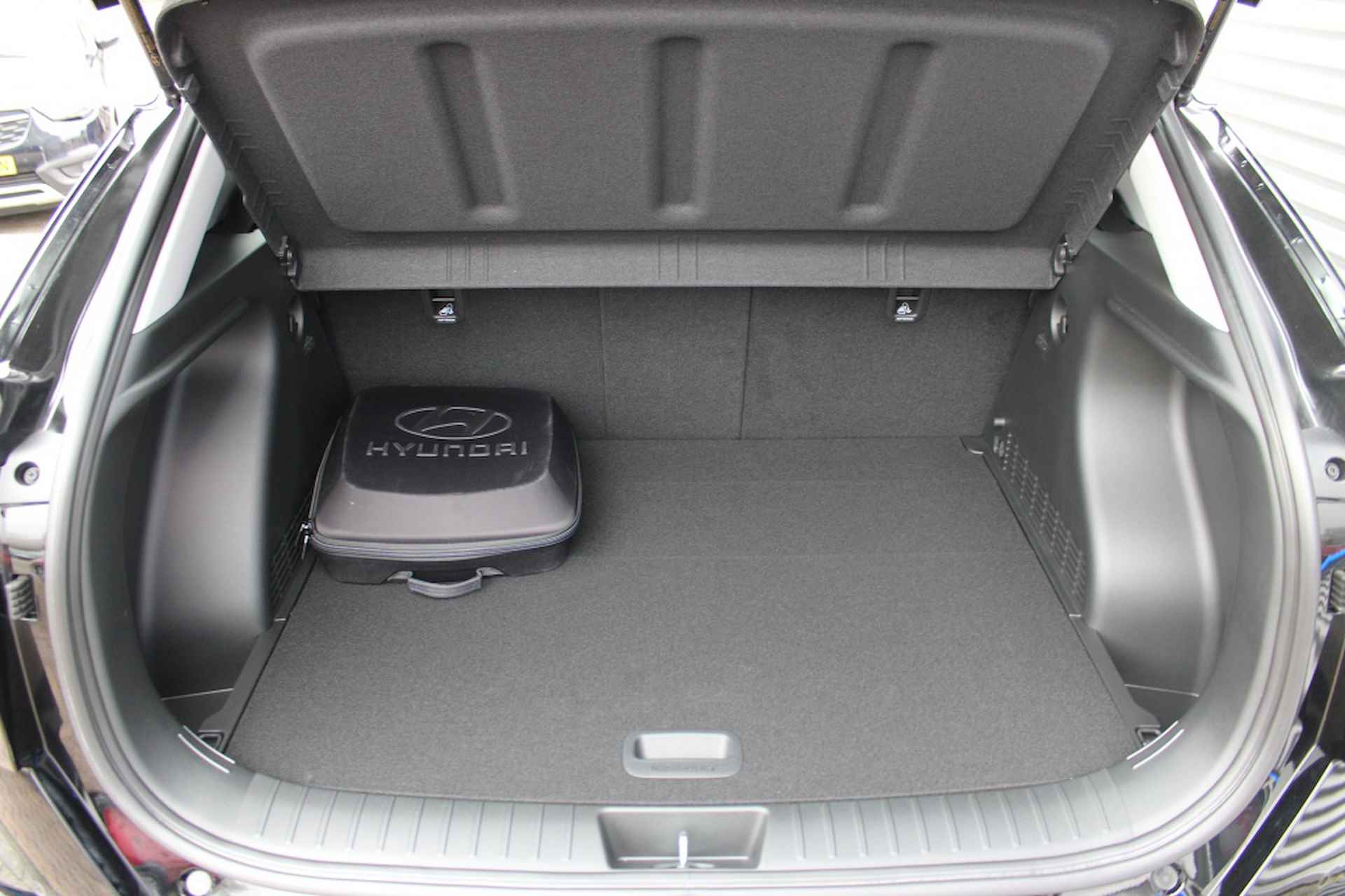 Hyundai Kona Electric Comfort Limited 65.4KwH. *NIEUW! Direct leverbaar! - 13/37