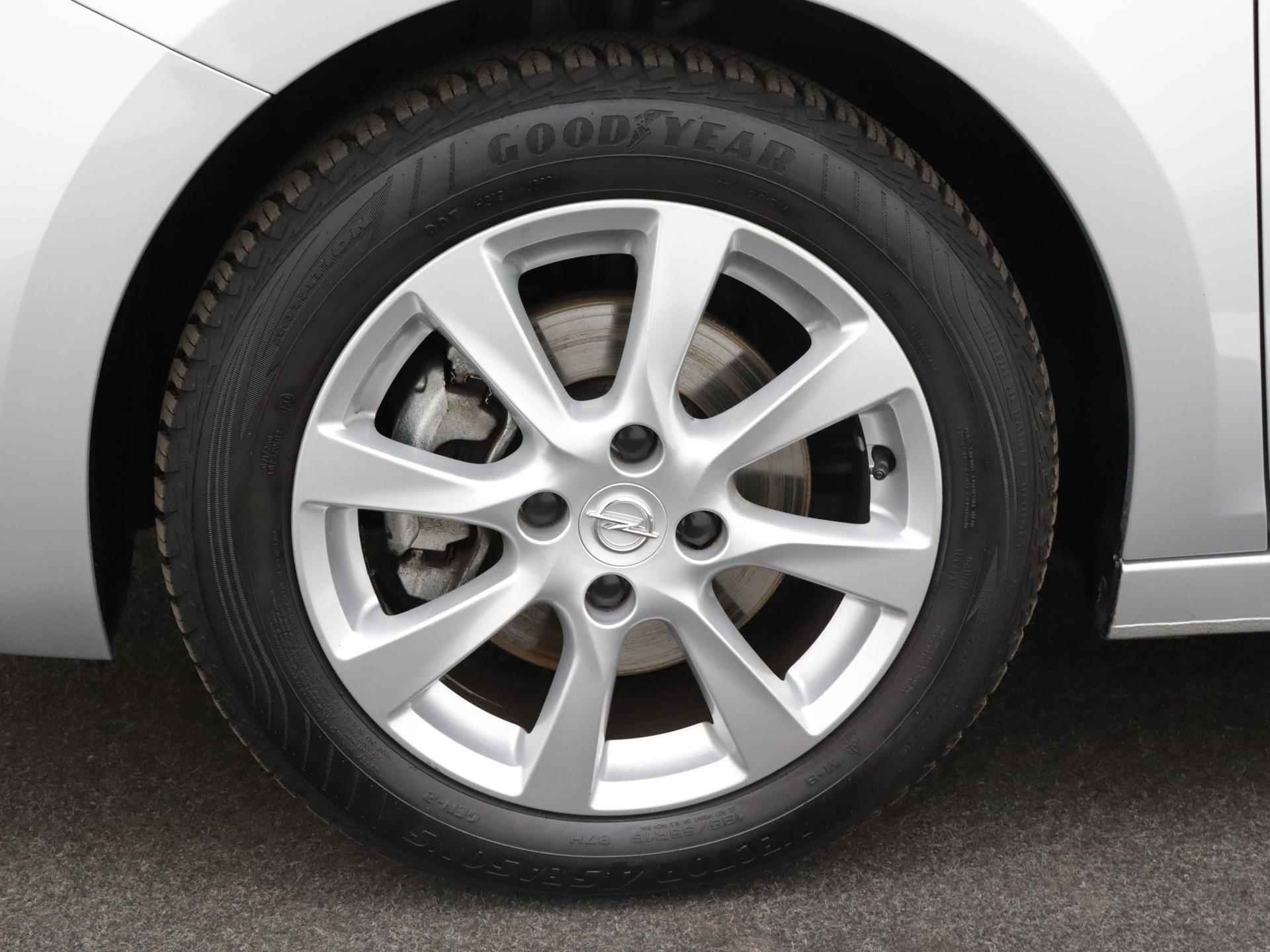 Opel Corsa Edition 100pk | Navigatie | Parkeersensoren Achter | Airco | Stuur Verwarmd | Licht Metalen Velgen 16" - 15/33