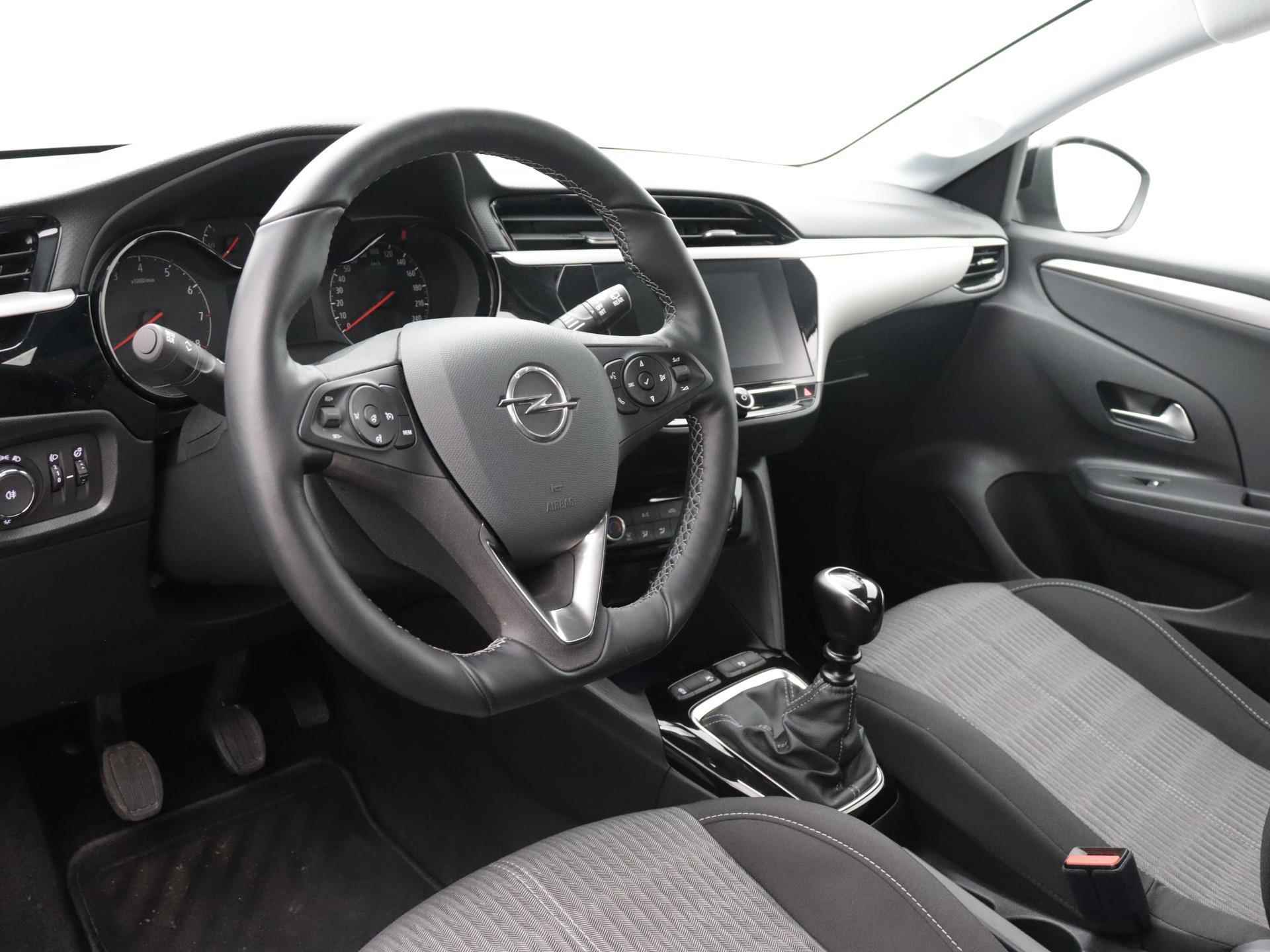 Opel Corsa Edition 100pk | Navigatie | Parkeersensoren Achter | Airco | Stuur Verwarmd | Licht Metalen Velgen 16" - 16/33