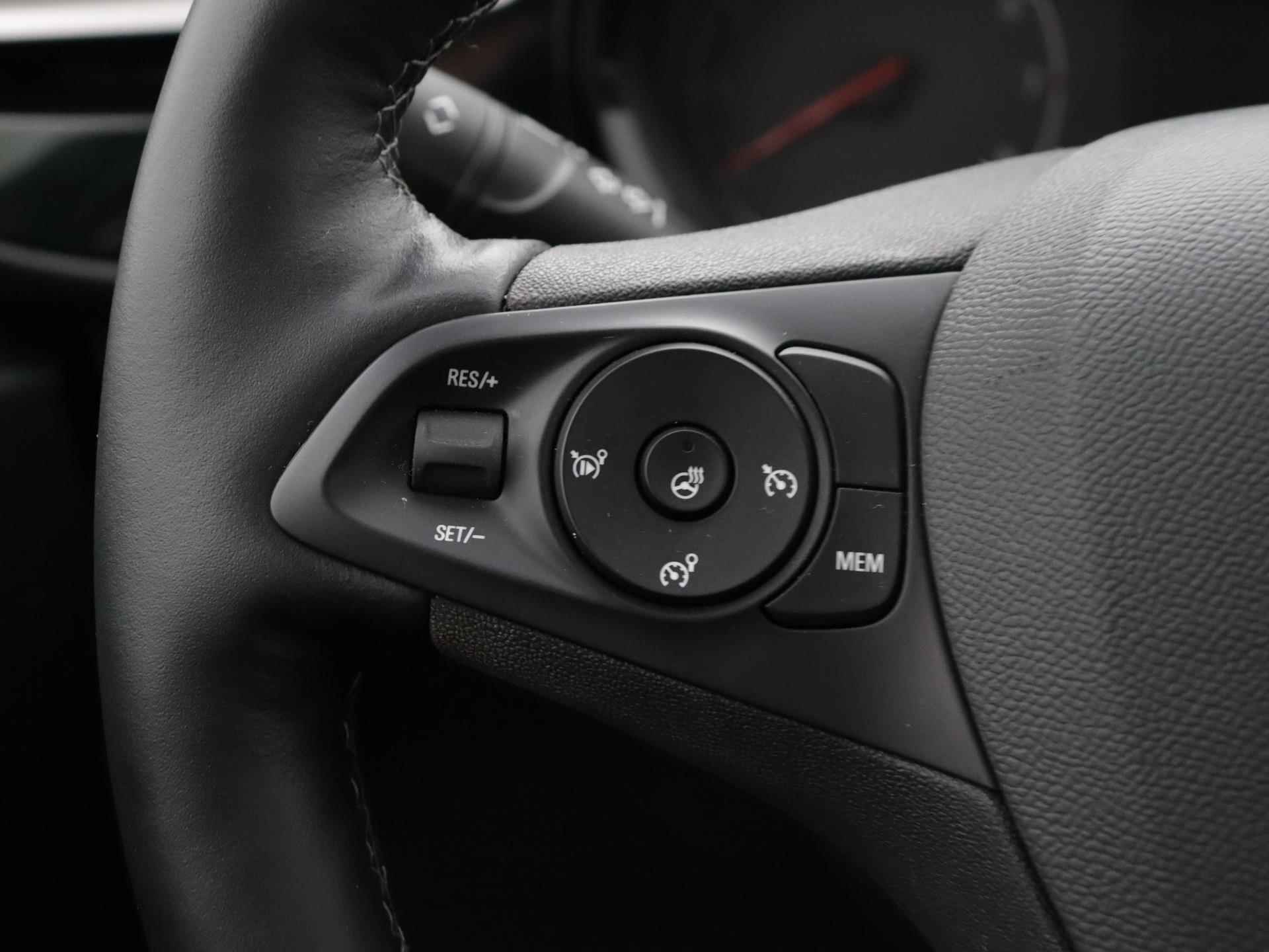 Opel Corsa Edition 100pk | Navigatie | Parkeersensoren Achter | Airco | Stuur Verwarmd | Licht Metalen Velgen 16" - 23/33