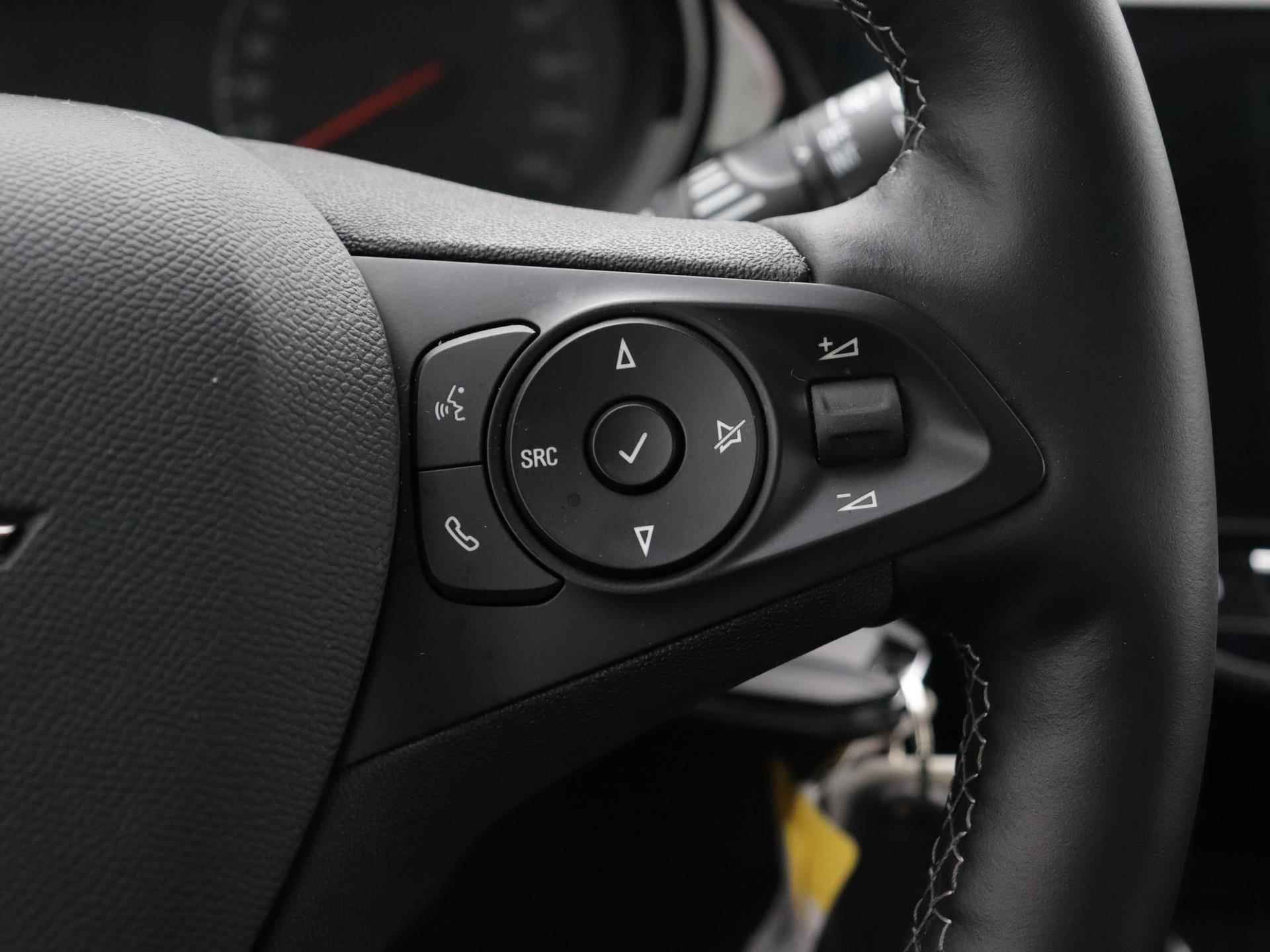 Opel Corsa Edition 100pk | Navigatie | Parkeersensoren Achter | Airco | Stuur Verwarmd | Licht Metalen Velgen 16" - 24/33