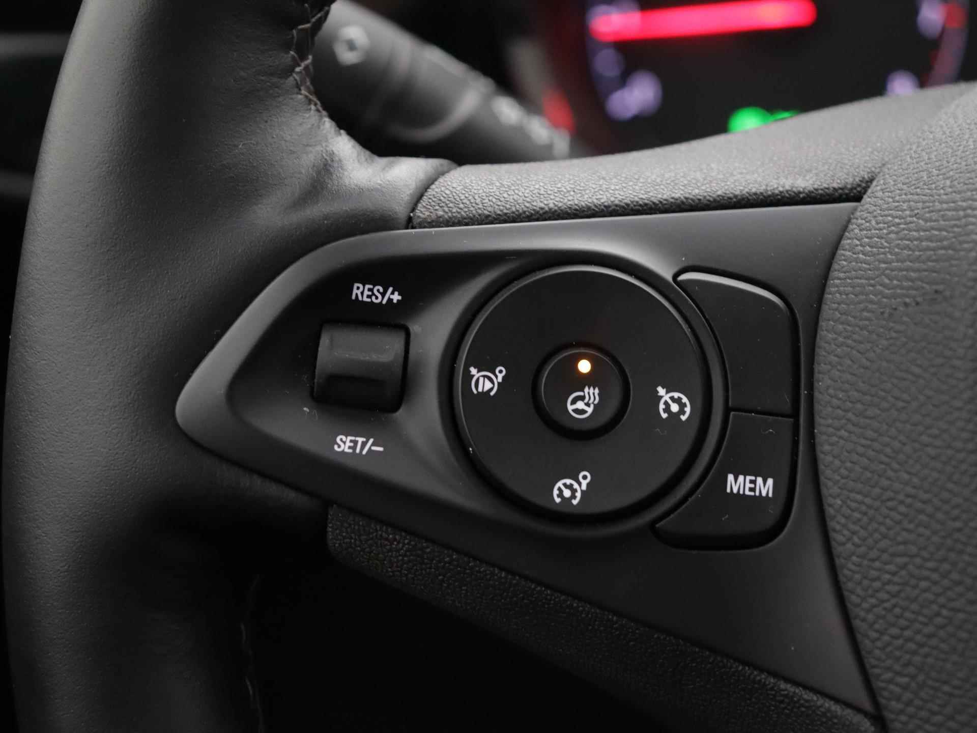 Opel Corsa Edition 100pk | Navigatie | Parkeersensoren Achter | Airco | Stuur Verwarmd | Licht Metalen Velgen 16" - 25/33