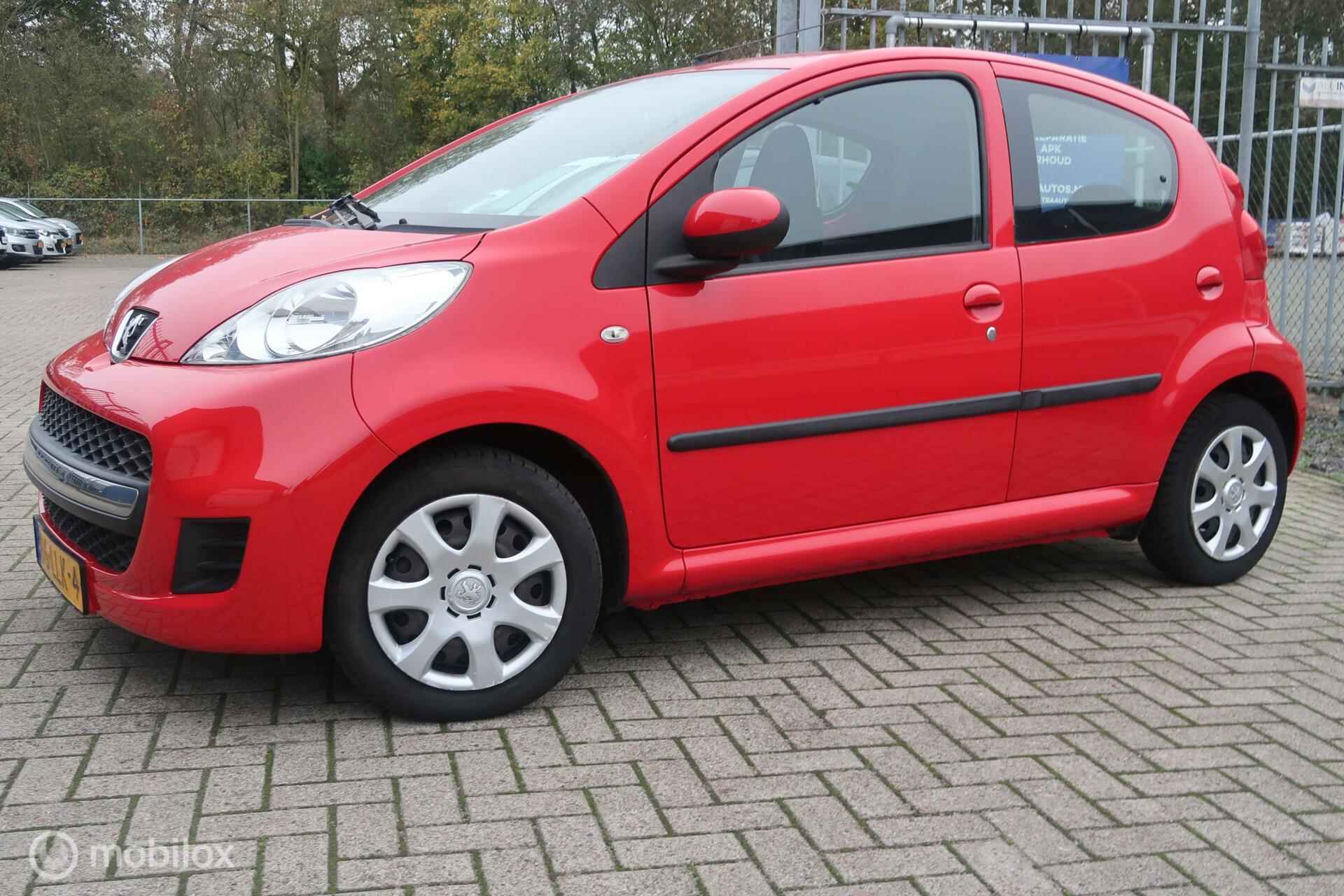 Peugeot 107 1.0-12V Urban Move - 2/15