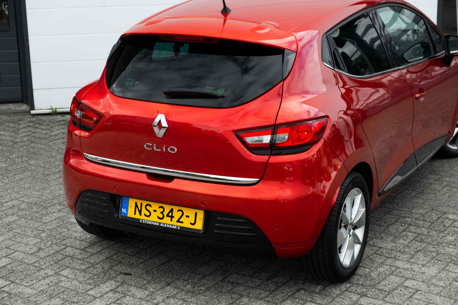 Renault Clio 0.9 TCe Limited | Parkeersensoren achter | NAVI | LM Velgen | incl. Bovag rijklaarpakket met 12 maanden garantie | - 19/51