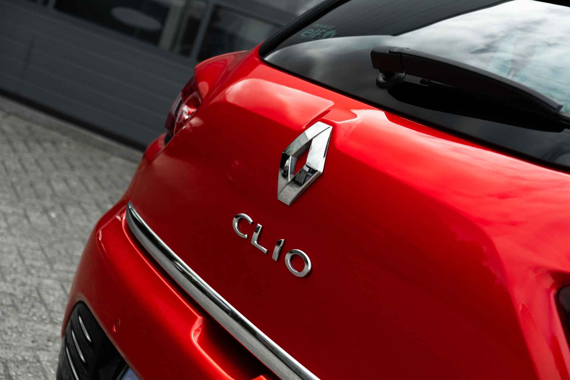 Renault Clio 0.9 TCe Limited | Parkeersensoren achter | NAVI | LM Velgen | incl. Bovag rijklaarpakket met 12 maanden garantie | - 24/51