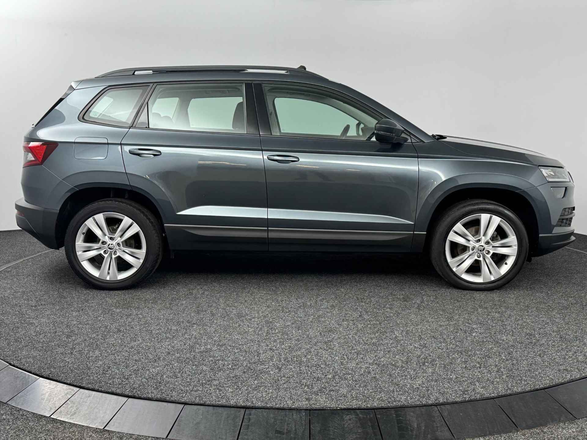 Skoda Karoq 1.5 TSI ACT Style | Panoramadak | Navigatie | Camera | Stoelverwarming | Trekhaak | - 10/47