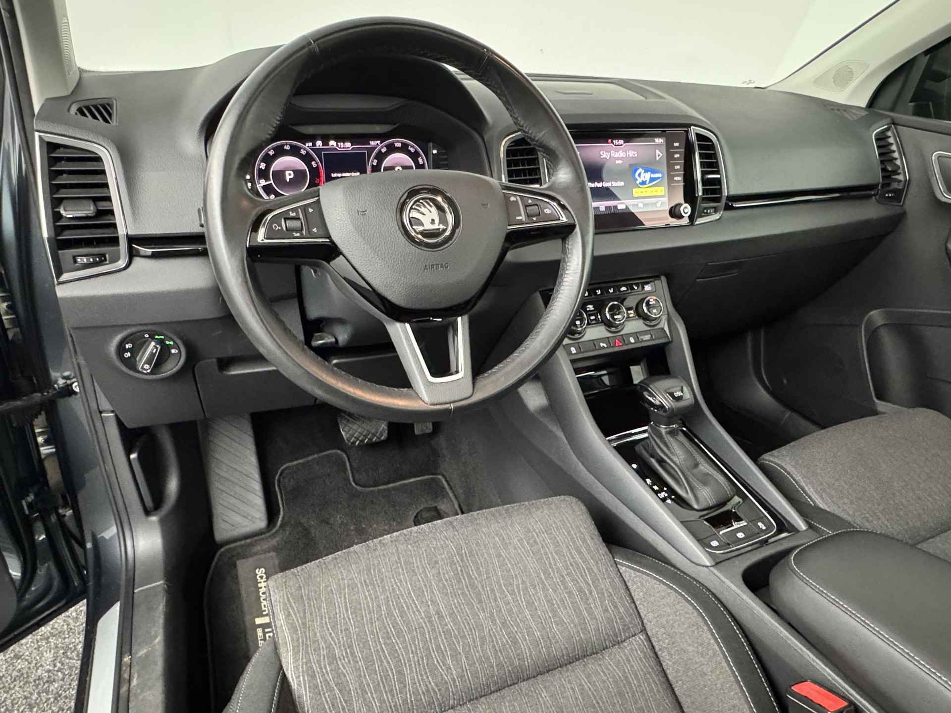 Skoda Karoq 1.5 TSI ACT Style | Panoramadak | Navigatie | Camera | Stoelverwarming | Trekhaak | - 21/47