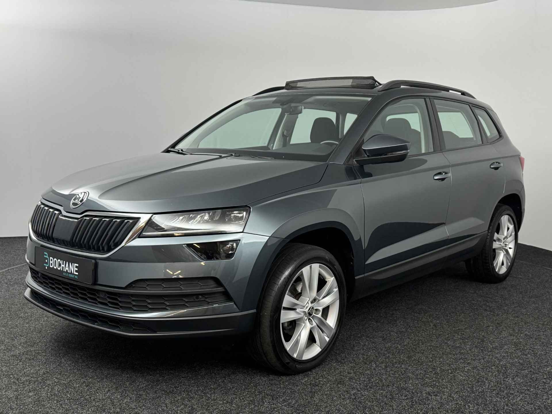 Skoda Karoq 1.5 TSI ACT Style | Panoramadak | Navigatie | Camera | Stoelverwarming | Trekhaak | - 3/47