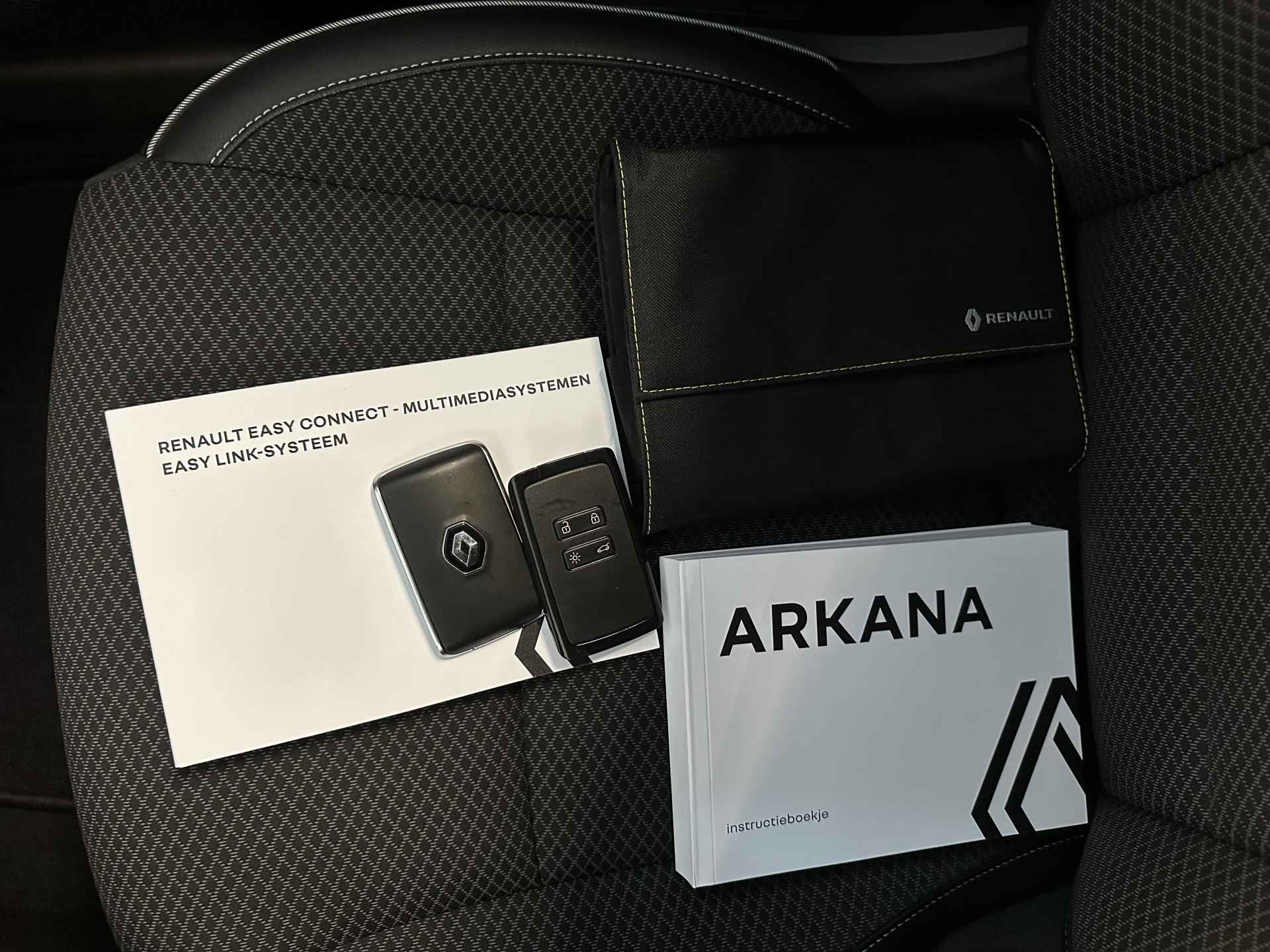 Renault Arkana 1.6 E-Tech hybrid 145 techno | adaptieve cruise | stoel/stuurverwarming | sensoren v+a met camera | tijdelijk gratis Top Afleverpakket twv Eur 695 - 49/52