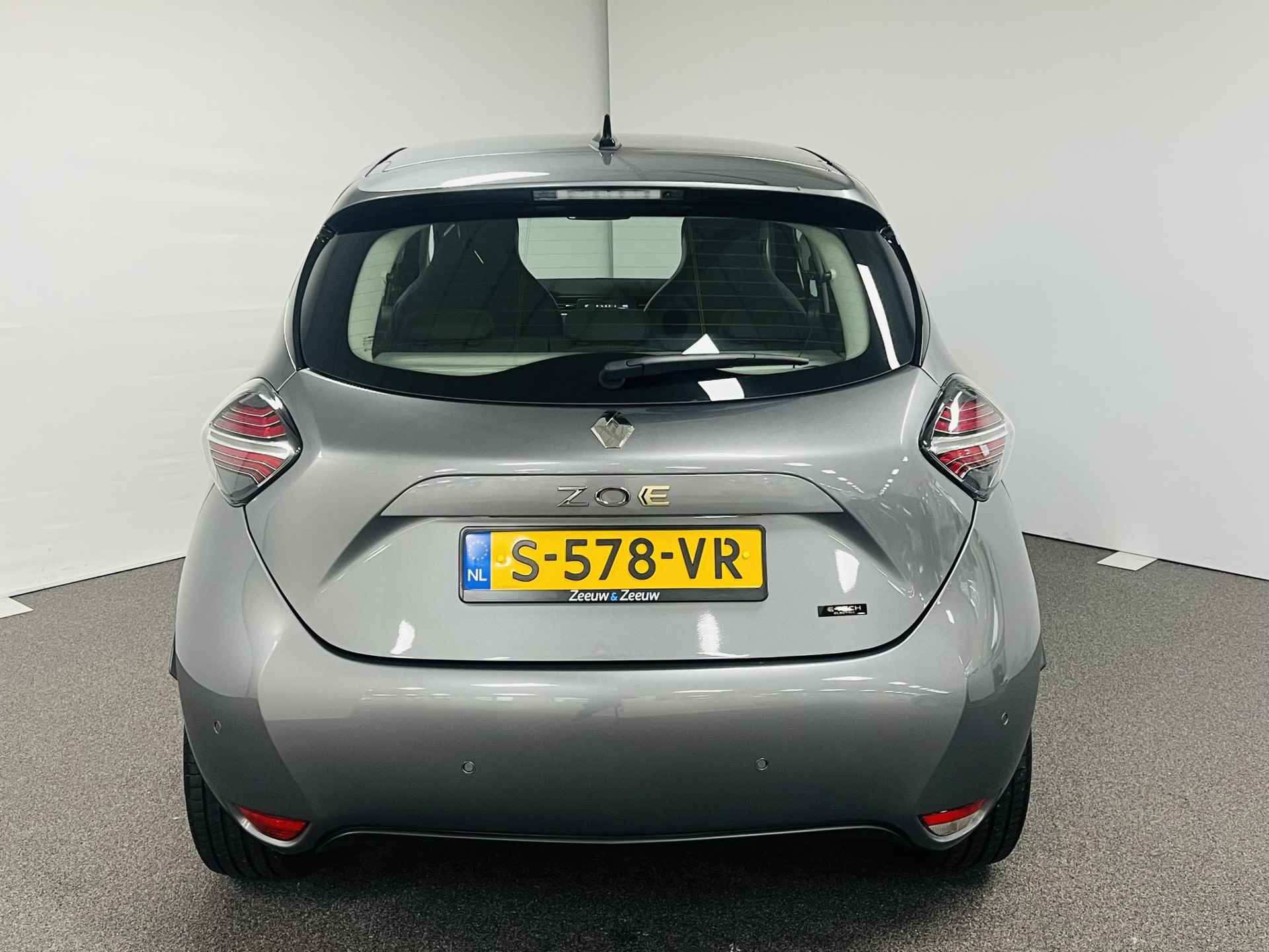 Renault ZOE R135 Evolution 52 kWh Automaat airco parkeersensoren navi apple carplay android auto zeer weinig km BTW auto. - 4/16