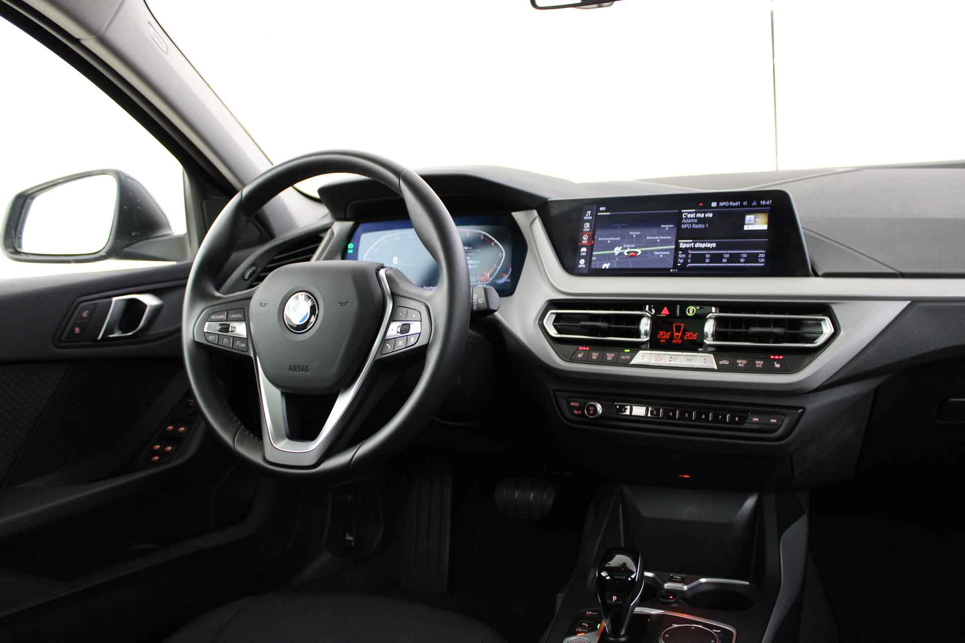 BMW 1-serie 116i Automaat / Panoramadak / LED / Live Cockpit Professional / Stoelverwarming / PDC voor + achter - 16/50