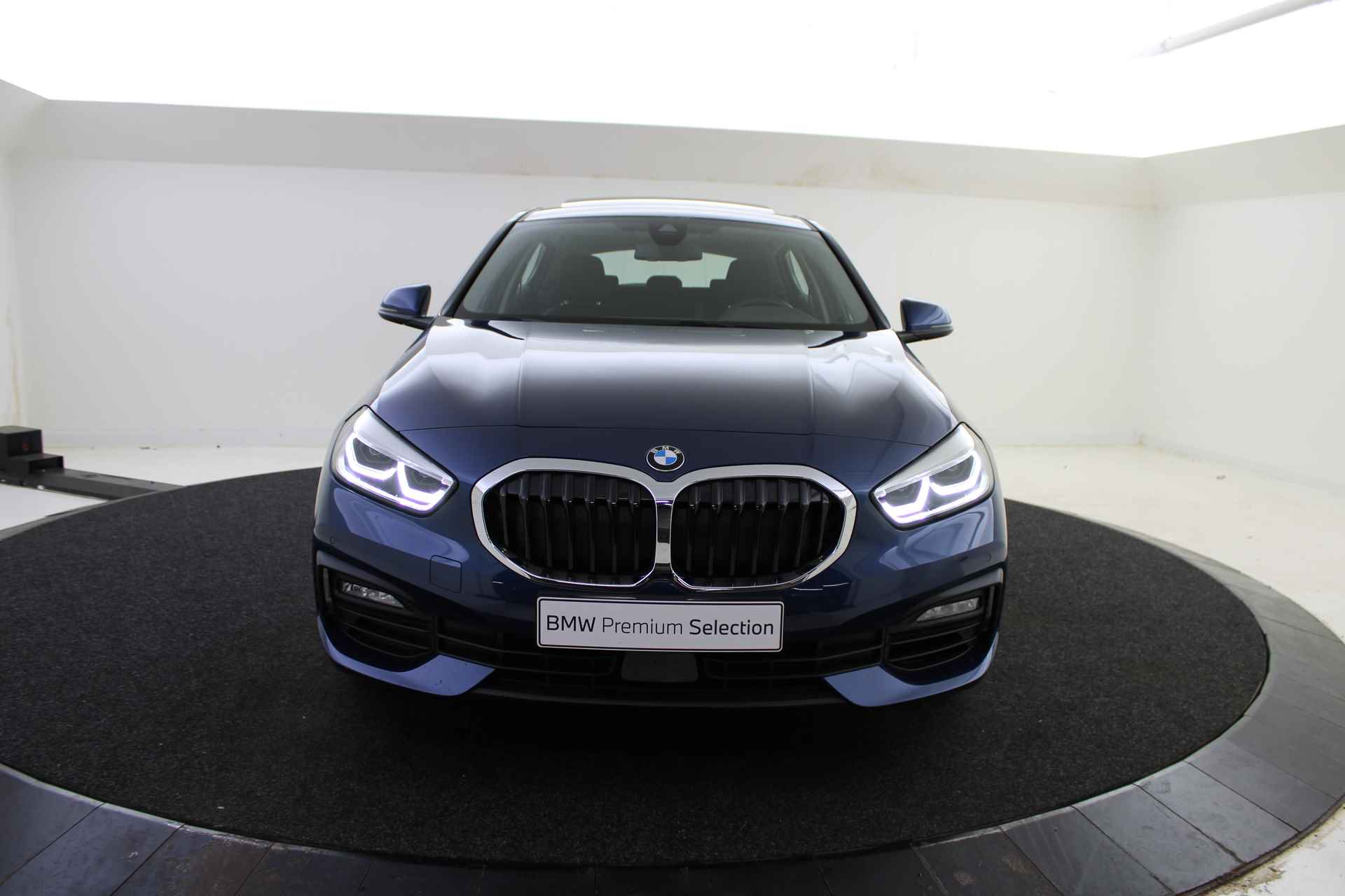 BMW 1-serie 116i Automaat / Panoramadak / LED / Live Cockpit Professional / Stoelverwarming / PDC voor + achter - 48/50