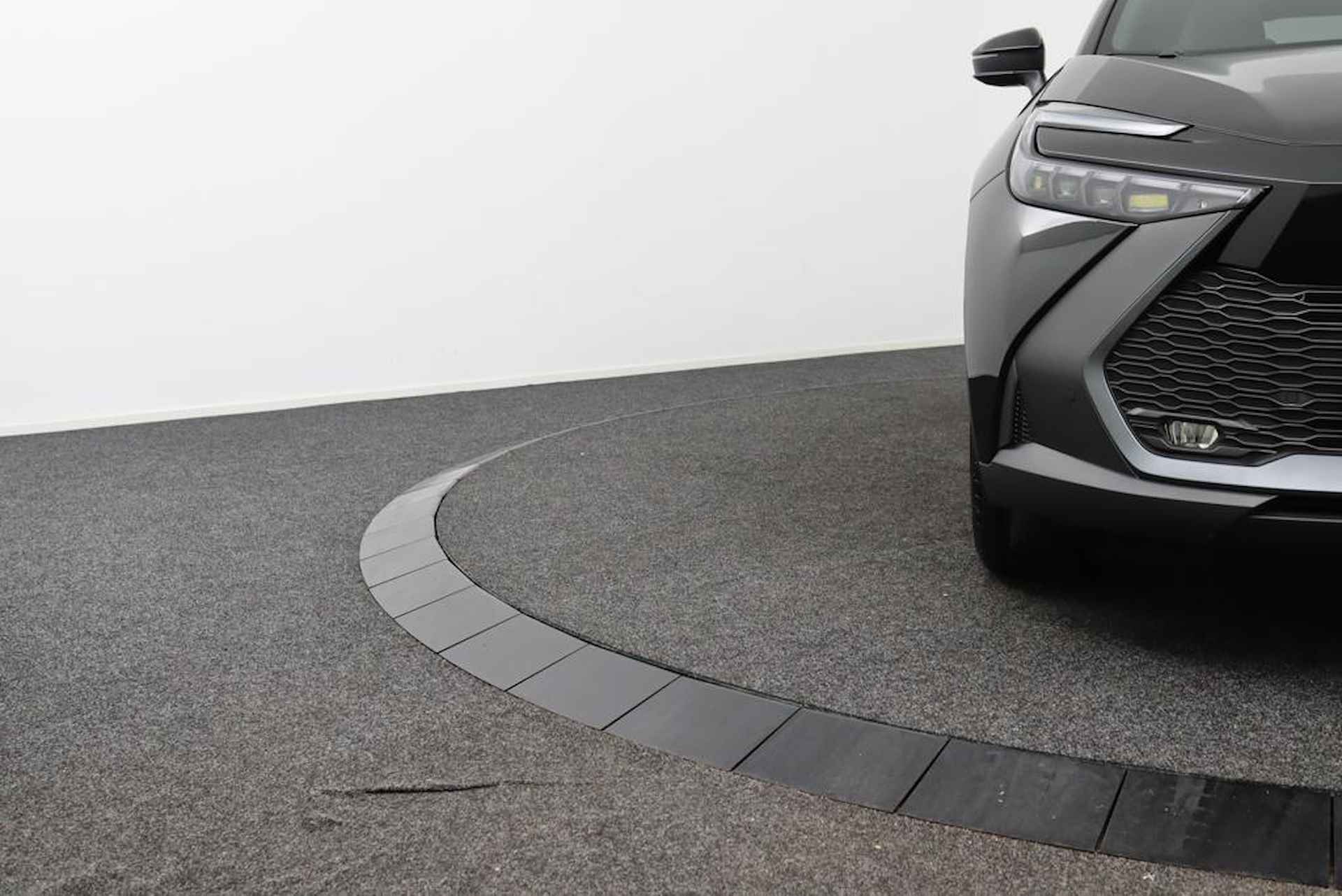 Toyota C-HR 2.0 Plug-in Hybrid 220 First Edition | stuurwiel verwarmd | navigatiesysteem full map | voorstoelen verwarmd | - 35/50