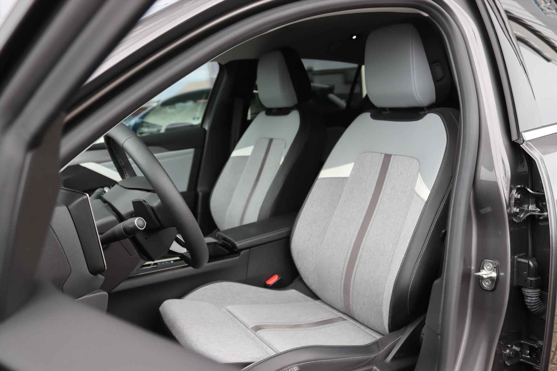 Opel Astra 1.2T 130PK AUTOMAAT BUSINESS ELEGANCE Navi | AGR Stoelen | Camera | Adapt.Cruise | Voorruit/Stoel/Stuurverw. | Led | 17 Inch Lm | - 15/55