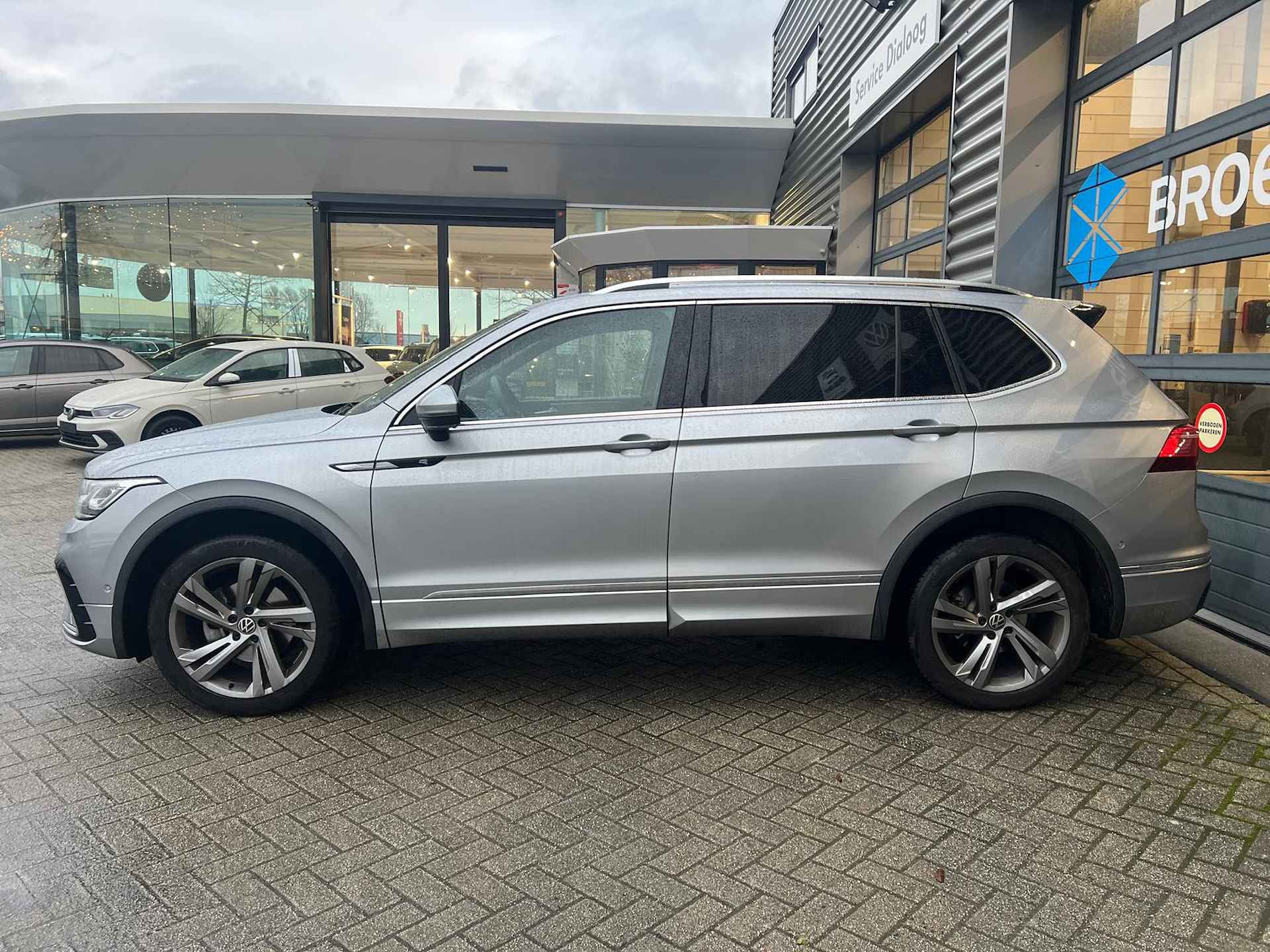 Volkswagen Tiguan Allspace 1.5 TSI 150 pk R-Line Business 7-pers. 7-DSG | Trekhaak wegklapbaar | Achteruitrijcamera | Cruise control adaptief | - 7/36