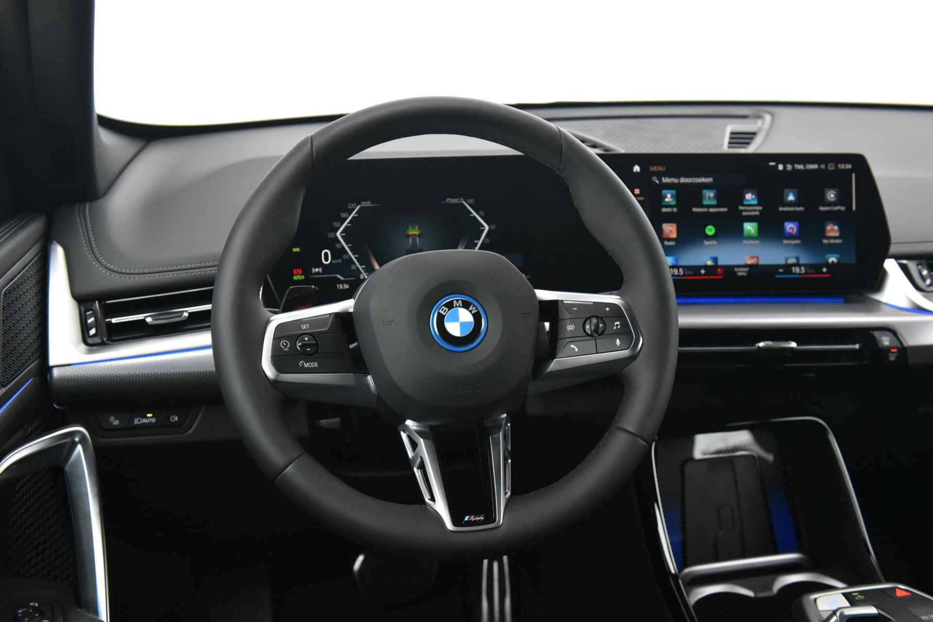 BMW iX1 xDrive30 M-Sport Stuurwielrand Verwarming / Adaptief Onderstel / Comfort Acces / Binnen & Buitenspiegel Automatisch Dimmend / Driving Assistant Plus / Luxe dashboard - 16/23