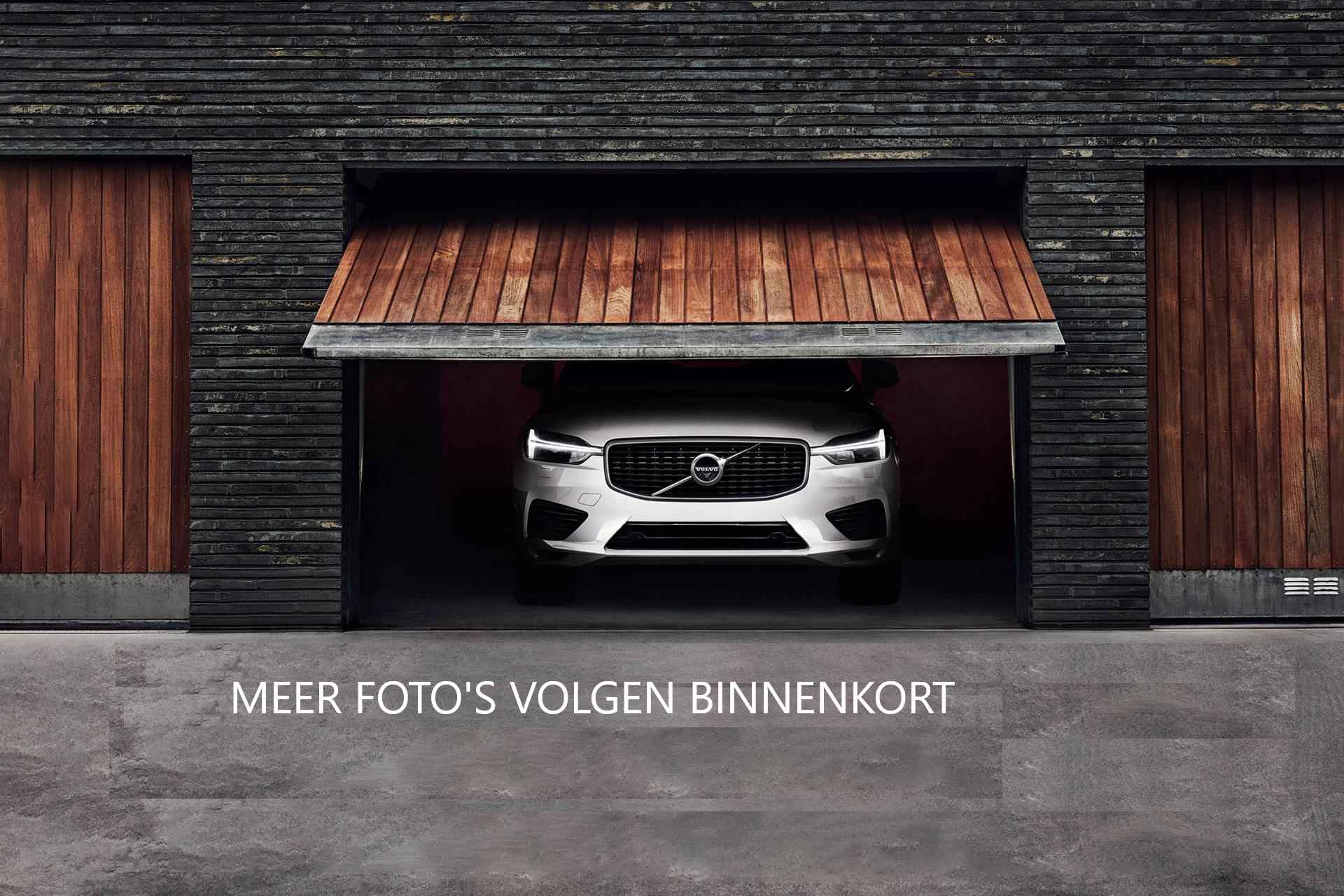 Volvo V40 T2 Automaat R-Design Plus | Stoelverwarming | Parkeersensoren | Navigatie | Verwarmbare voorruit | High Performance audio - 2/2