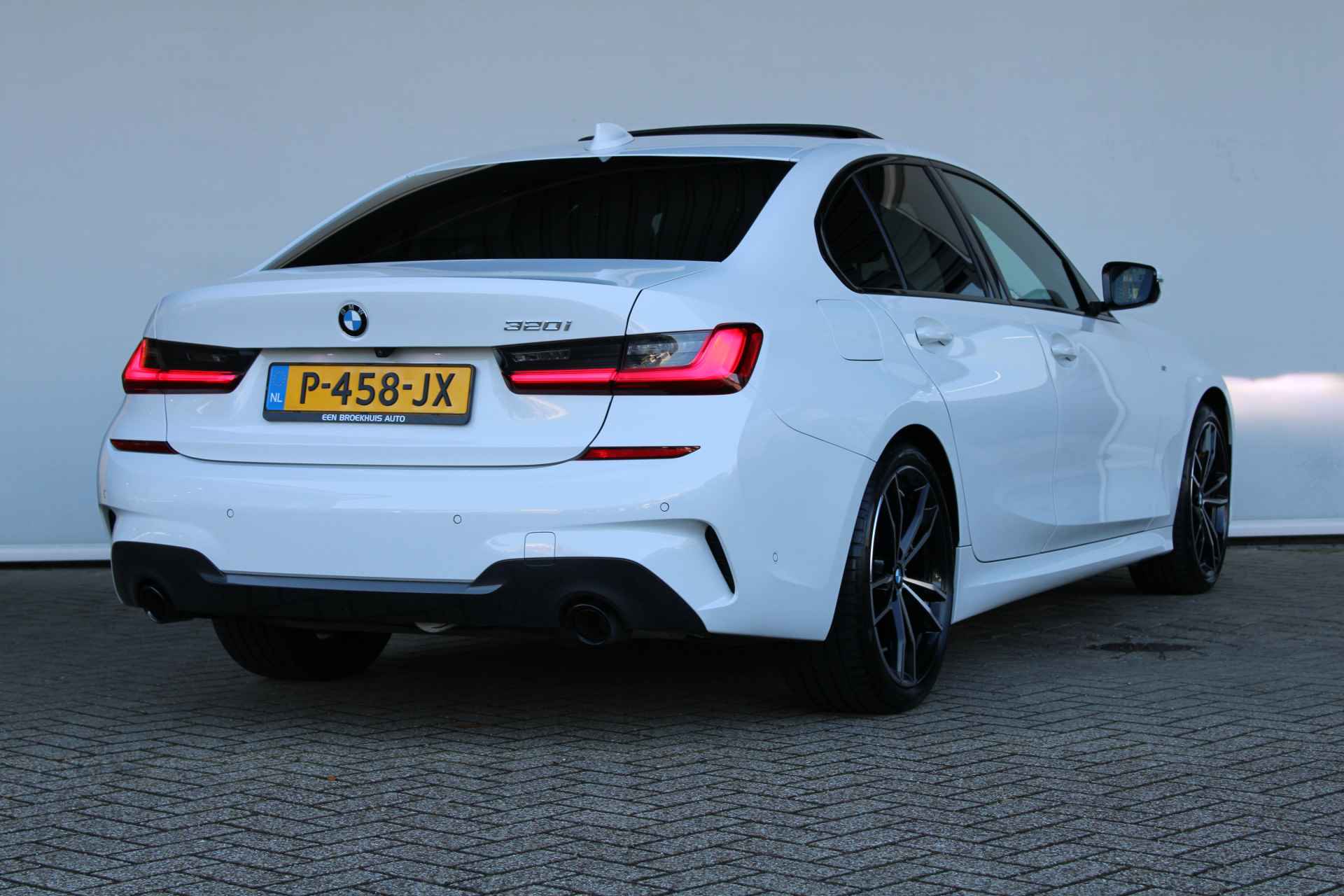 BMW 3-serie 320i Business Edition Plus M-SPORT/SCHUIFDAK/LIVE COCKPIT/LEDER/19INCH/LASER/ELEKTR TREKHAAK/CAMERA / BOMVOLLE NL AUTO !! - 7/39