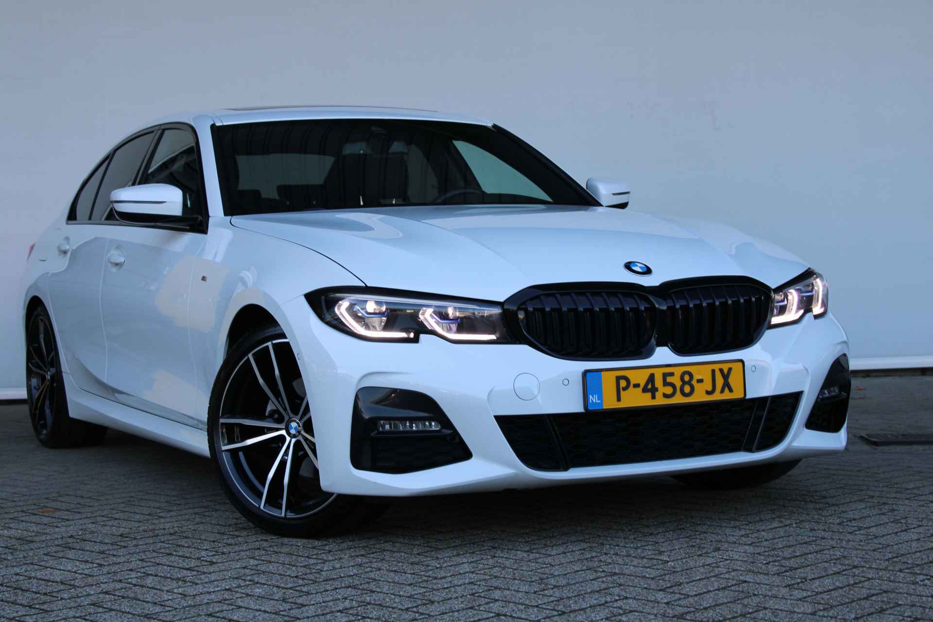 BMW 3-serie 320i Business Edition Plus M-SPORT/SCHUIFDAK/LIVE COCKPIT/LEDER/19INCH/LASER/ELEKTR TREKHAAK/CAMERA / BOMVOLLE NL AUTO !! - 9/39