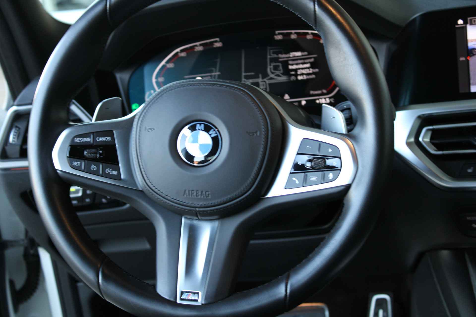 BMW 3-serie 320i Business Edition Plus M-SPORT/SCHUIFDAK/LIVE COCKPIT/LEDER/19INCH/LASER/ELEKTR TREKHAAK/CAMERA / BOMVOLLE NL AUTO !! - 19/39