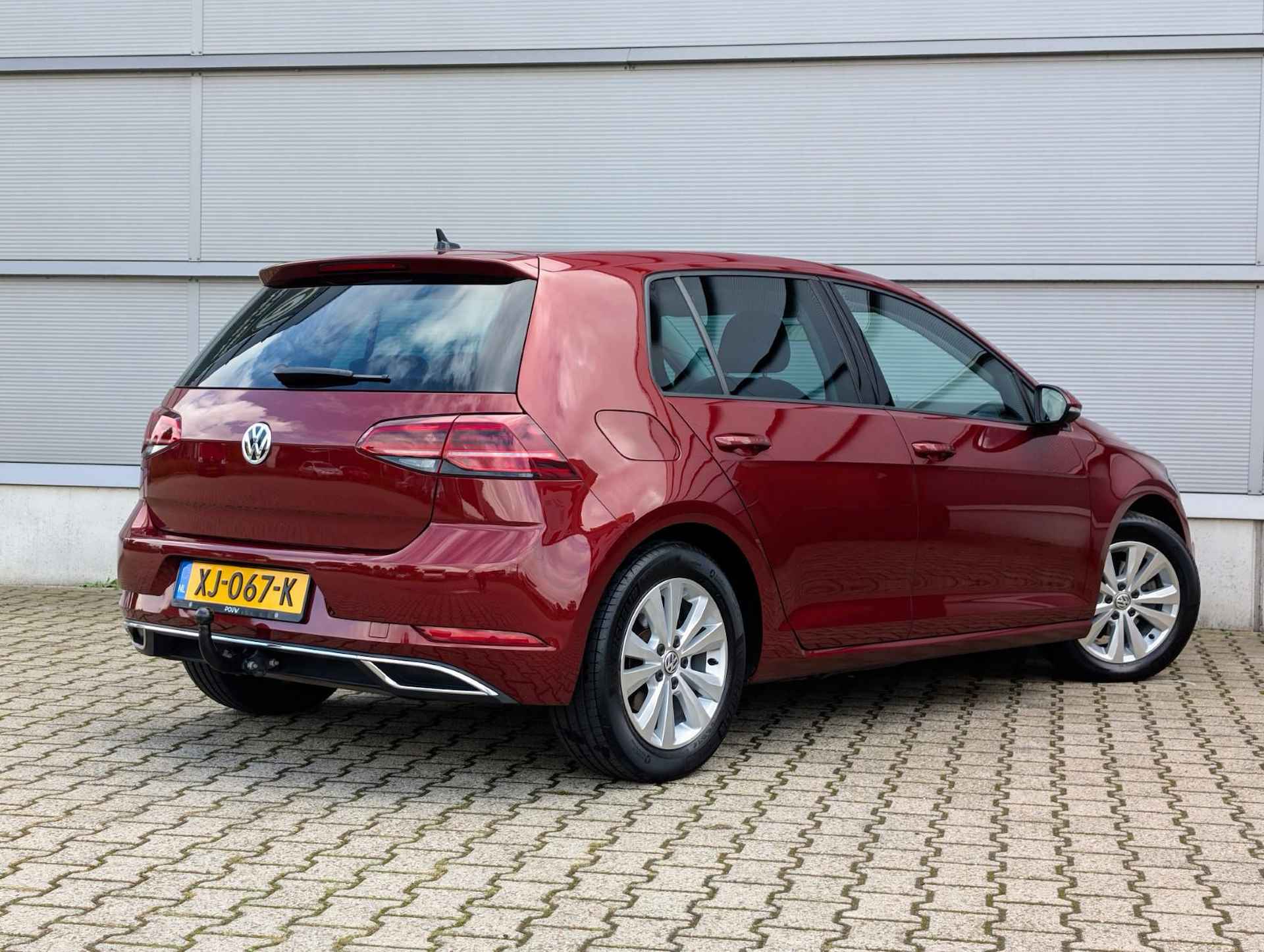 Volkswagen Golf 1.0 TSI 115pk Comfortline Business | Trekhaak | Ergo Comfortstoel | Navigatie - 2/35