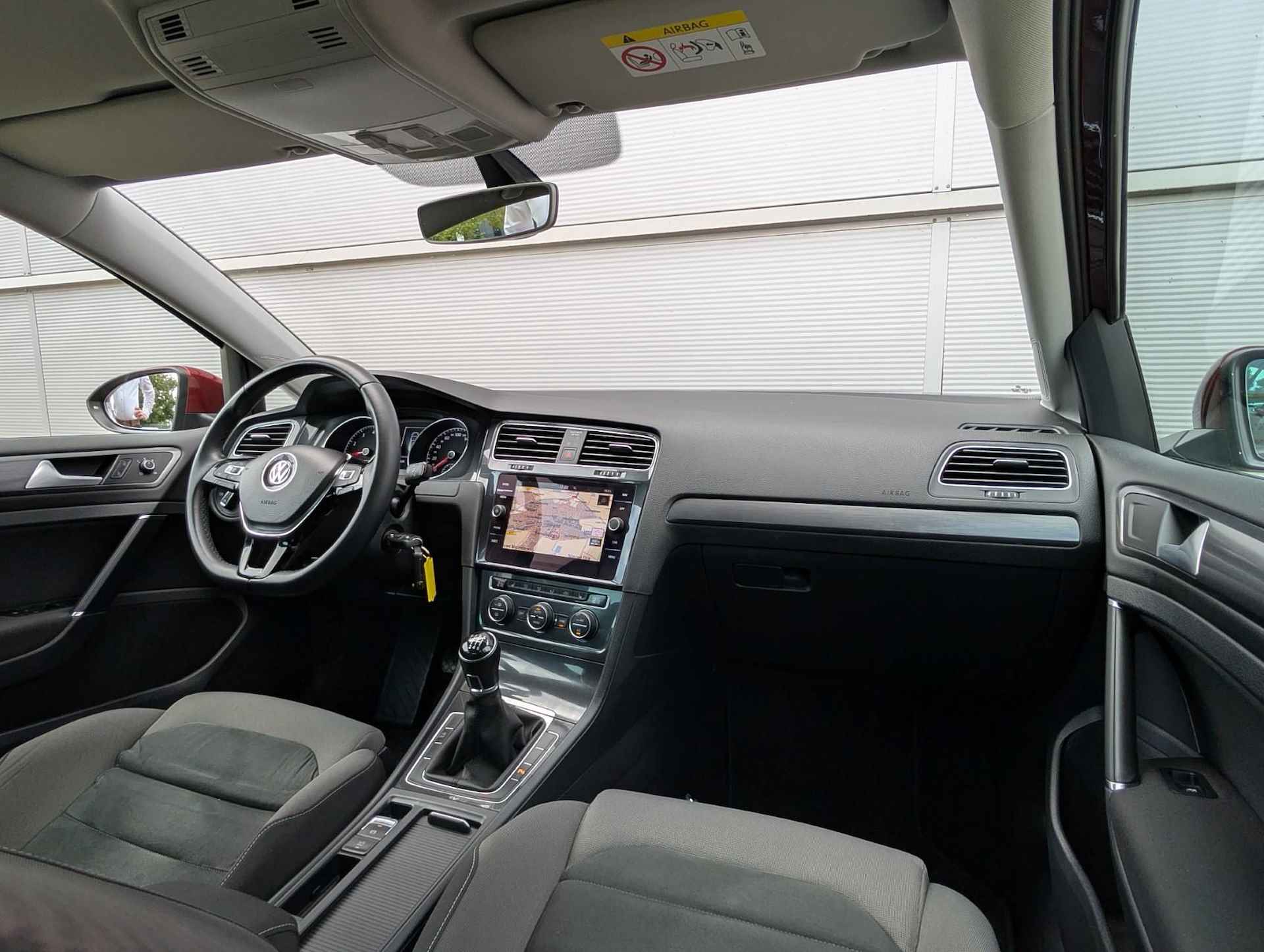 Volkswagen Golf 1.0 TSI 115pk Comfortline Business | Trekhaak | Ergo Comfortstoel | Navigatie - 14/35