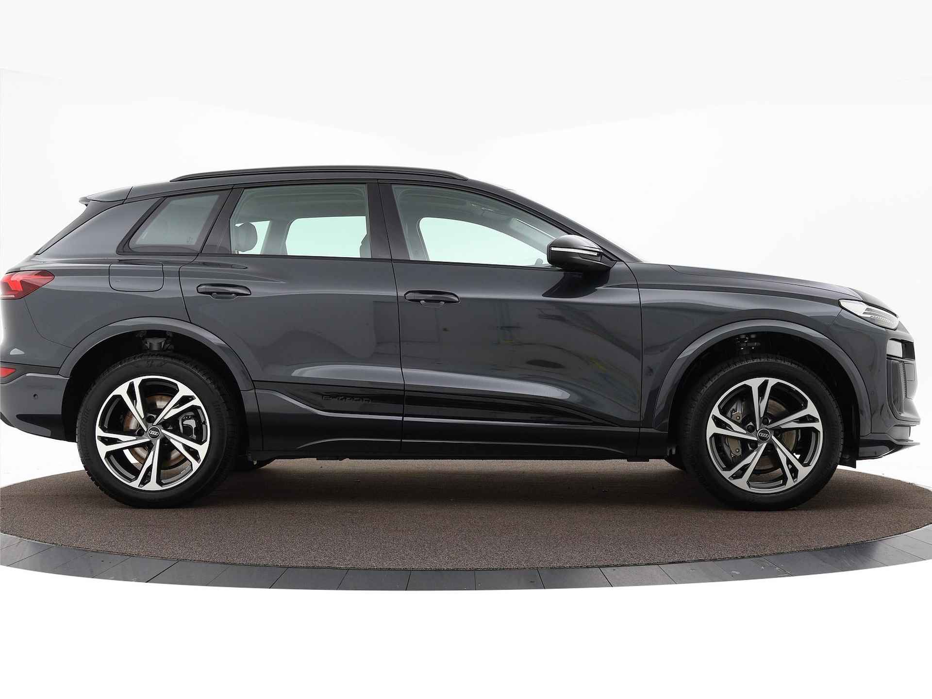 Audi Q6 e-tron Advanced edition (B1) e-tron 55 285kW/388pk 100Kw Audi Q6 e-tron e-tron Advanced editition 55 Quattro 388 PK · Panorama dak · Assistentiepakket Veiligheid · Techniekpakket Pro - 41/51