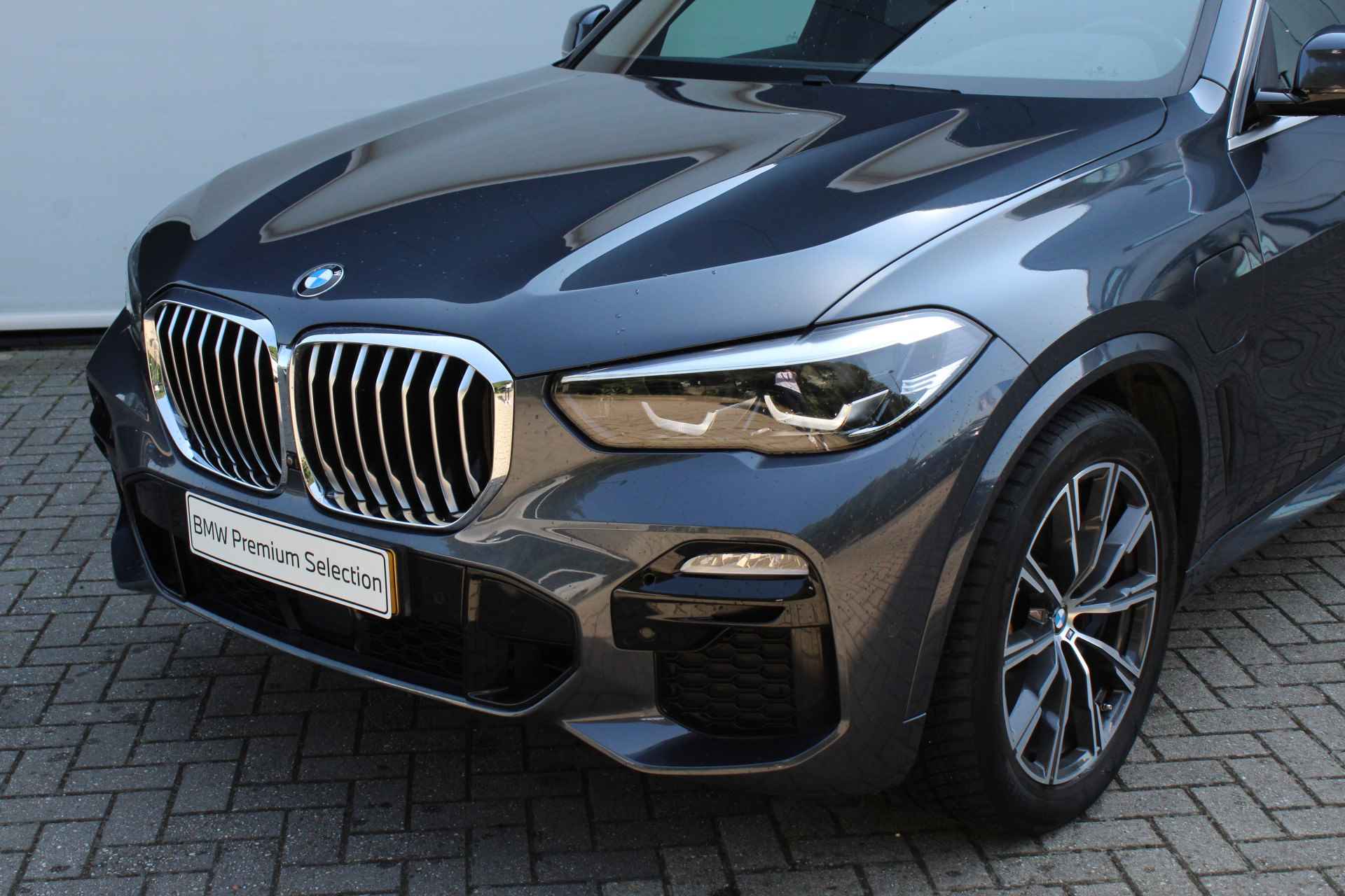 BMW X5 xDrive45e High Executive M Sport Automaat / Adaptive Air Suspension / Stoelverwarming / Adaptieve LED / Harman Kardon / Live Cockpit Professional / Parking Assistant Plus - 3/30