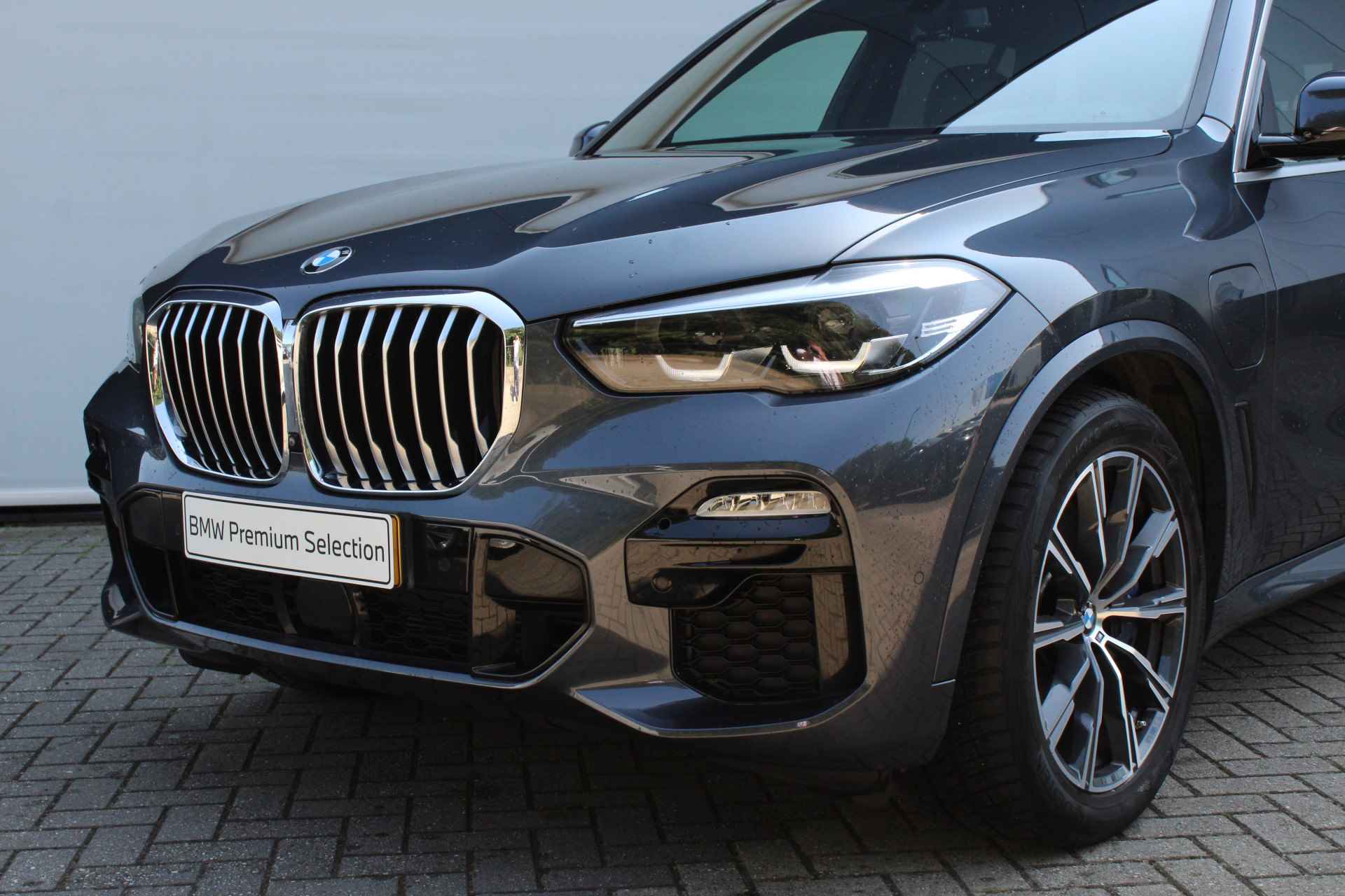 BMW X5 xDrive45e High Executive M Sport Automaat / Adaptive Air Suspension / Stoelverwarming / Adaptieve LED / Harman Kardon / Live Cockpit Professional / Parking Assistant Plus - 4/30