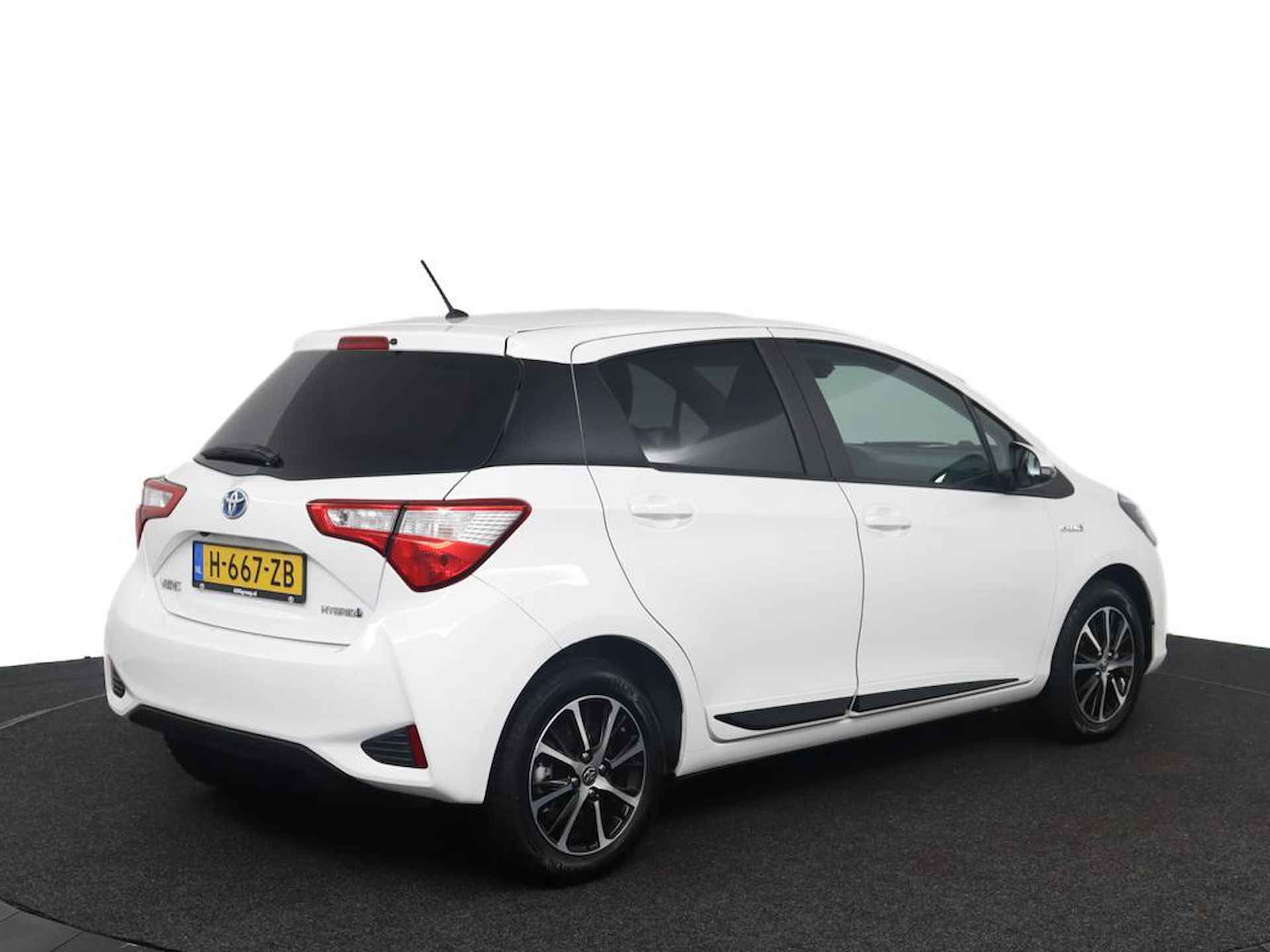 Toyota Yaris 1.5 Hybrid Design Sport - 2/48