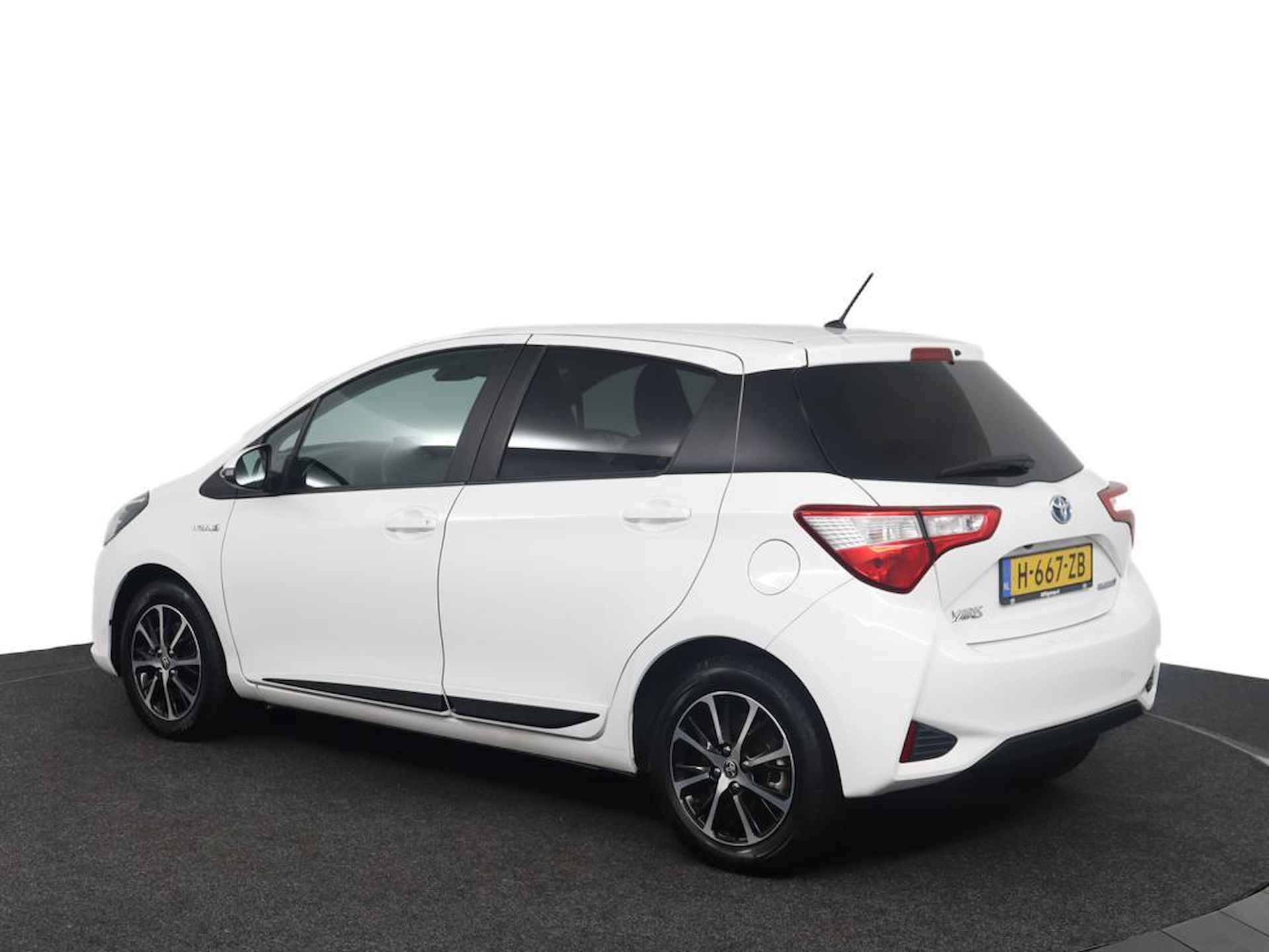 Toyota Yaris 1.5 Hybrid Design Sport - 12/48