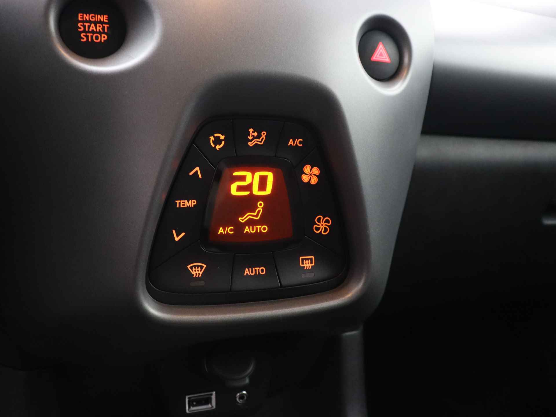 Toyota Aygo 1.0 X-cite Limited | Safety Sense | Parkeersensoren | Climate Control | Camera | Apple Carplay/Android Auto | - 12/42