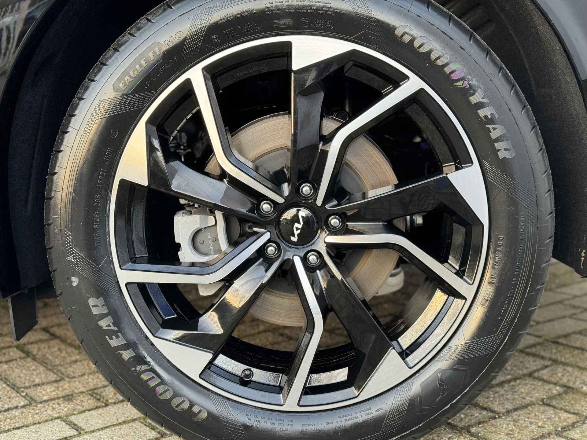 Kia EV9 Launch Edition GT-Line AWD 6p. 100 kWh | Beperkte voorraad beschikbaar! | Verkrijgbaar als 6 of 7-zits | 210 kW laadvermogen | 2500 kg toegestaan trekgewicht - 14/67