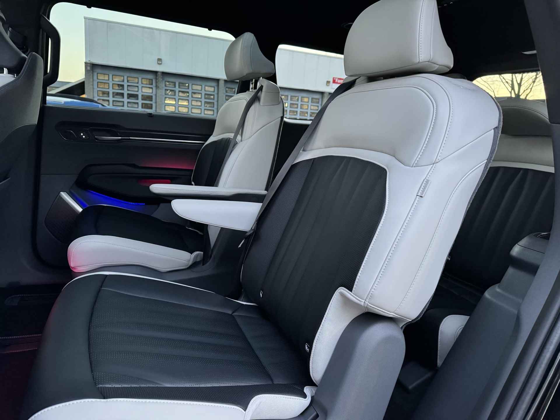 Kia EV9 Launch Edition GT-Line AWD 6p. 100 kWh | Beperkte voorraad beschikbaar! | Verkrijgbaar als 6 of 7-zits | 210 kW laadvermogen | 2500 kg toegestaan trekgewicht - 43/67
