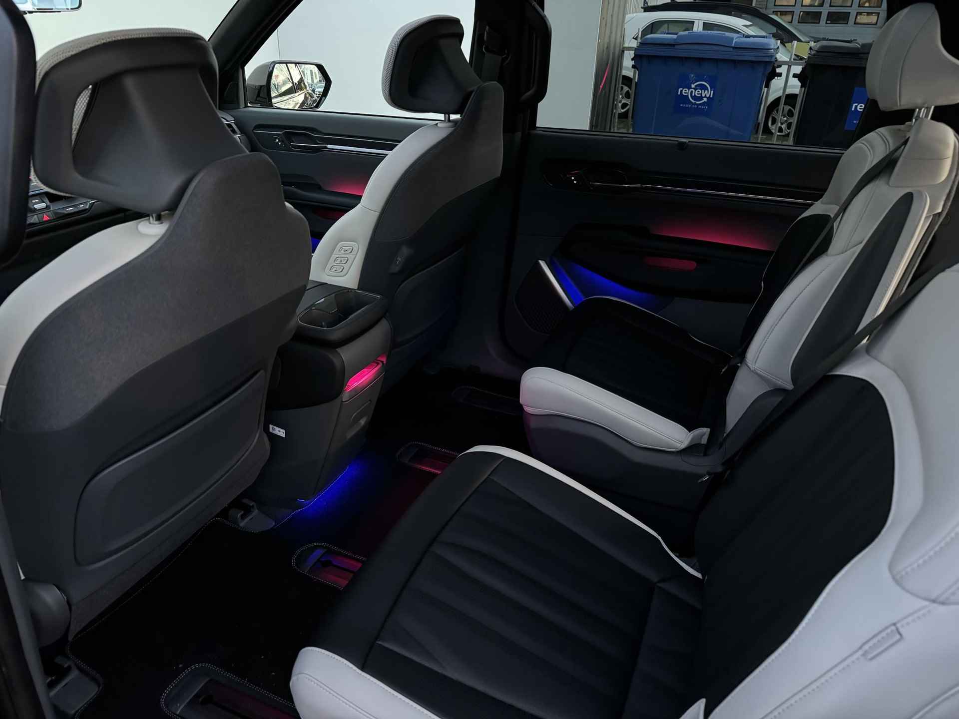 Kia EV9 Launch Edition GT-Line AWD 6p. 100 kWh | Beperkte voorraad beschikbaar! | Verkrijgbaar als 6 of 7-zits | 210 kW laadvermogen | 2500 kg toegestaan trekgewicht - 44/67