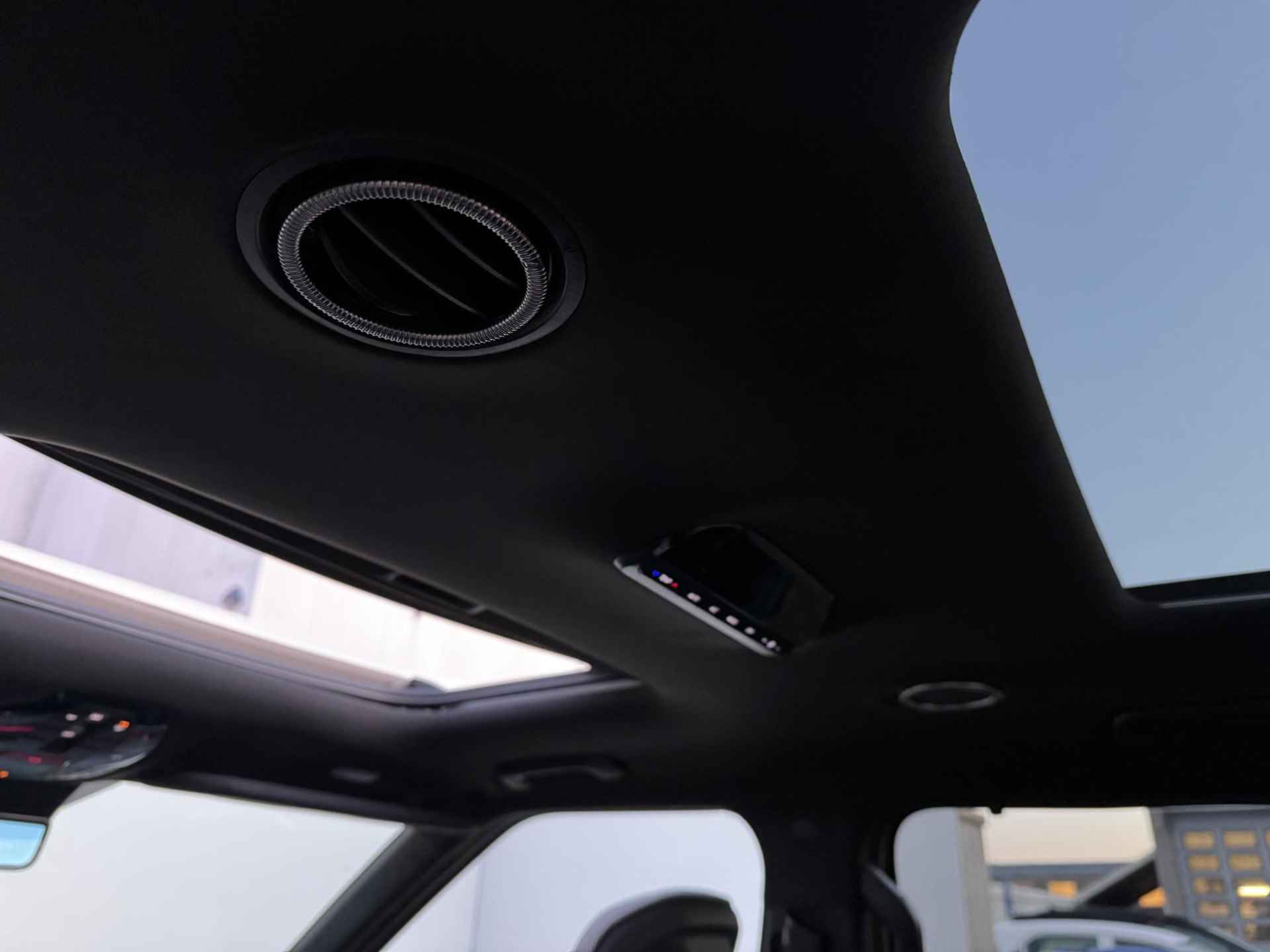 Kia EV9 Launch Edition GT-Line AWD 6p. 100 kWh | Beperkte voorraad beschikbaar! | Verkrijgbaar als 6 of 7-zits | 210 kW laadvermogen | 2500 kg toegestaan trekgewicht - 49/67